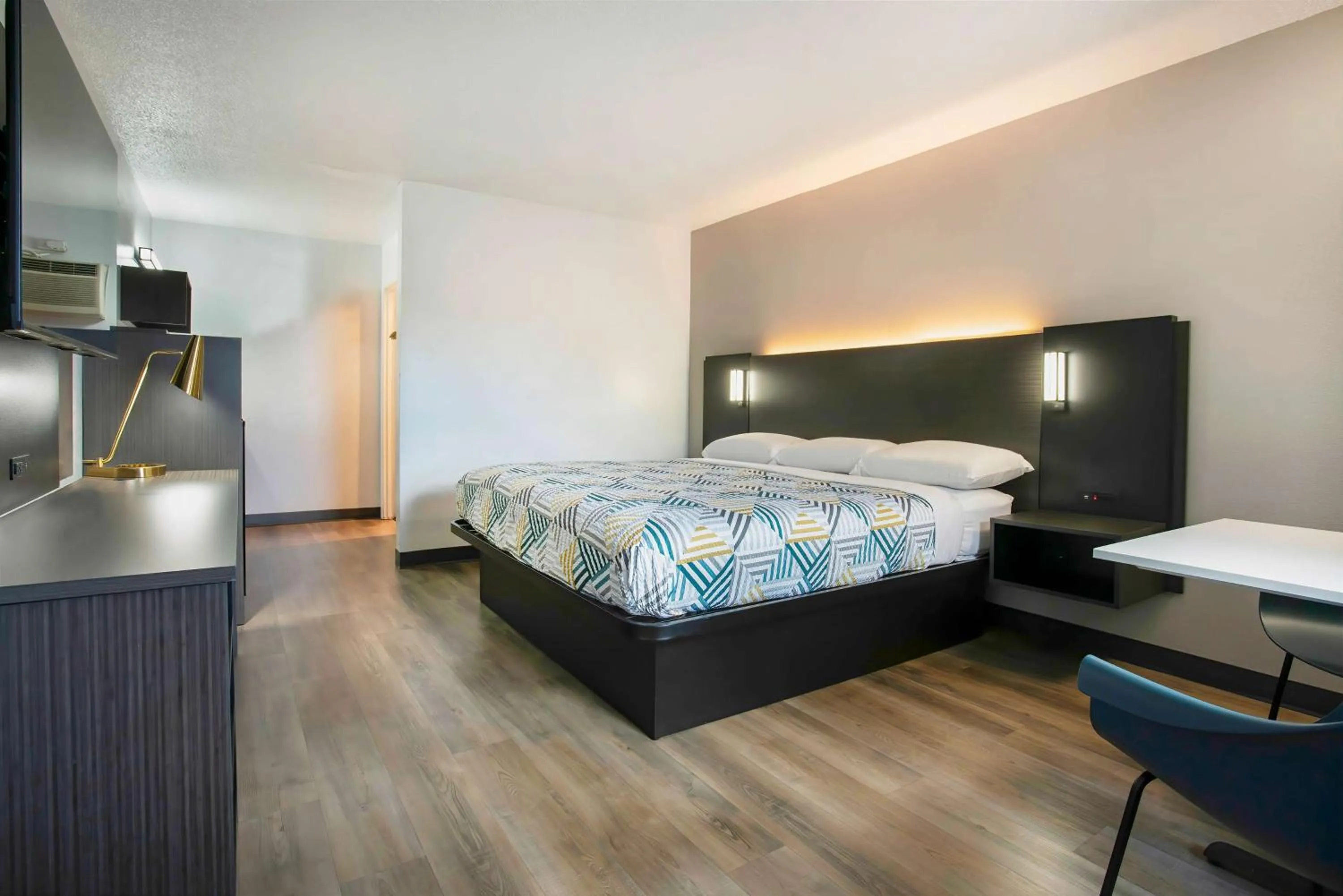 King Room - single occupancy - Non-Smoking in Motel 6-Bend, OR