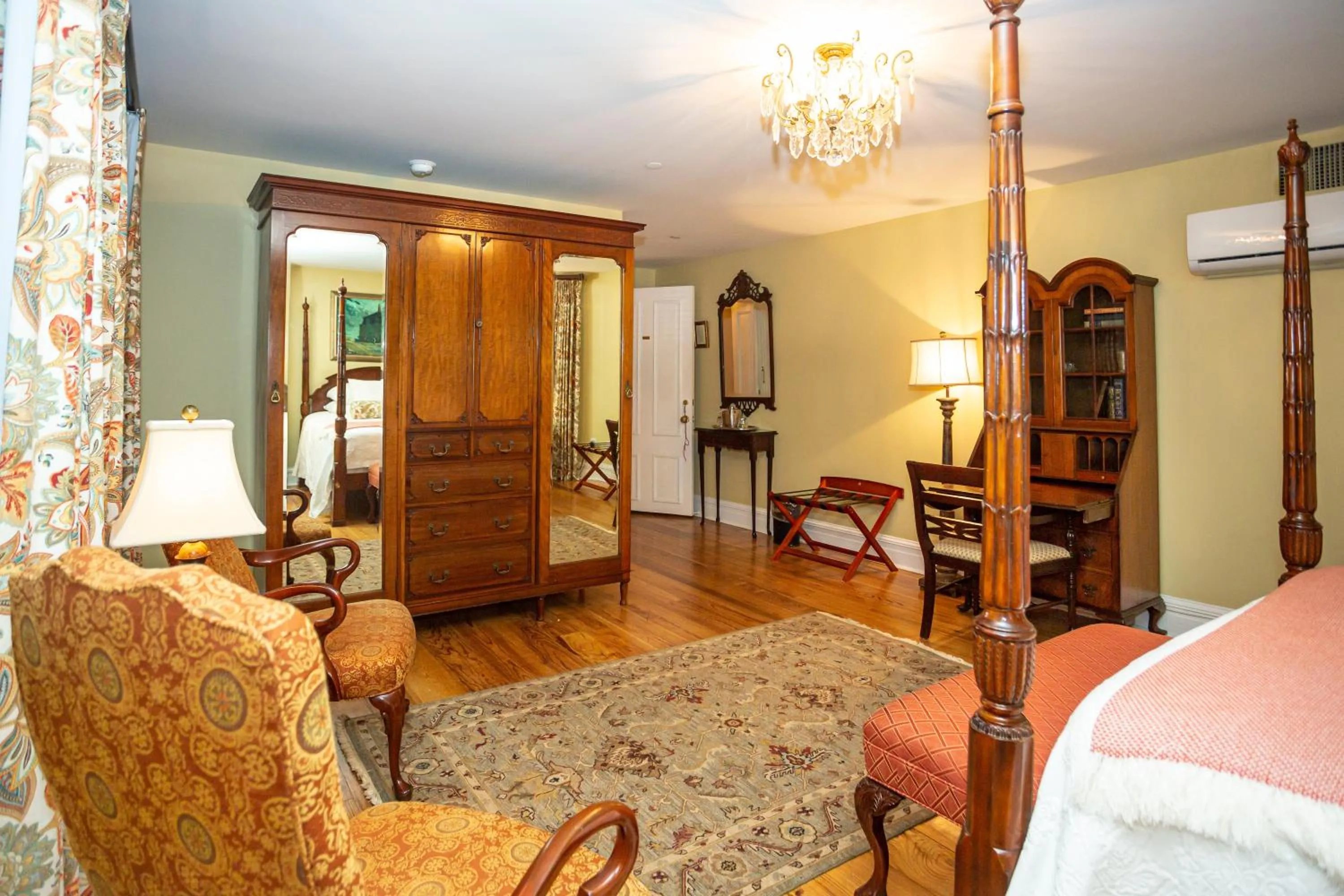 James Pierpont - Standard Queen Room in Kehoe House, Historic Inns of Savannah Collection