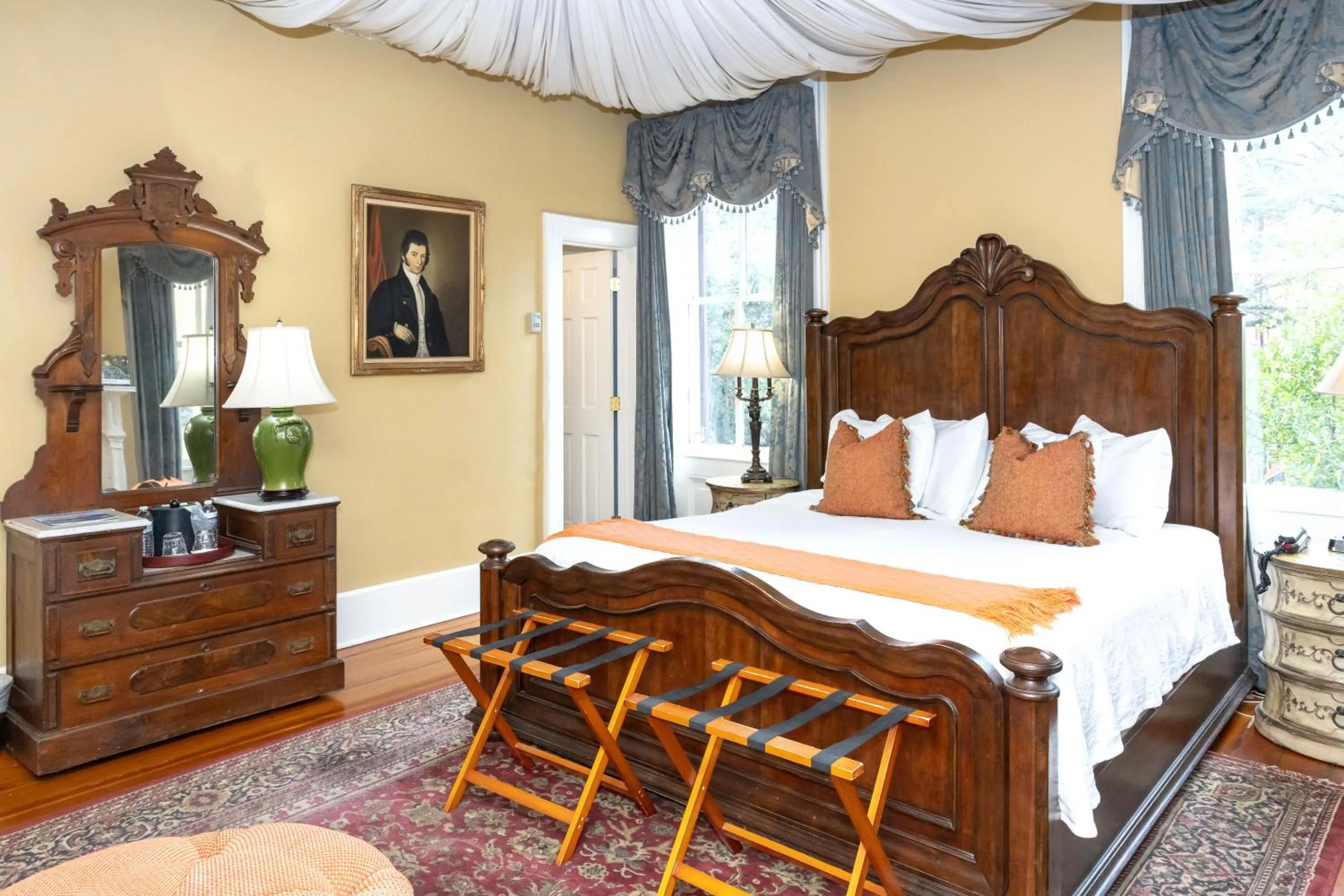 R. Bruce Room - Luxury Main House King in Eliza Thompson House, Historic Inns of Savannah Collection