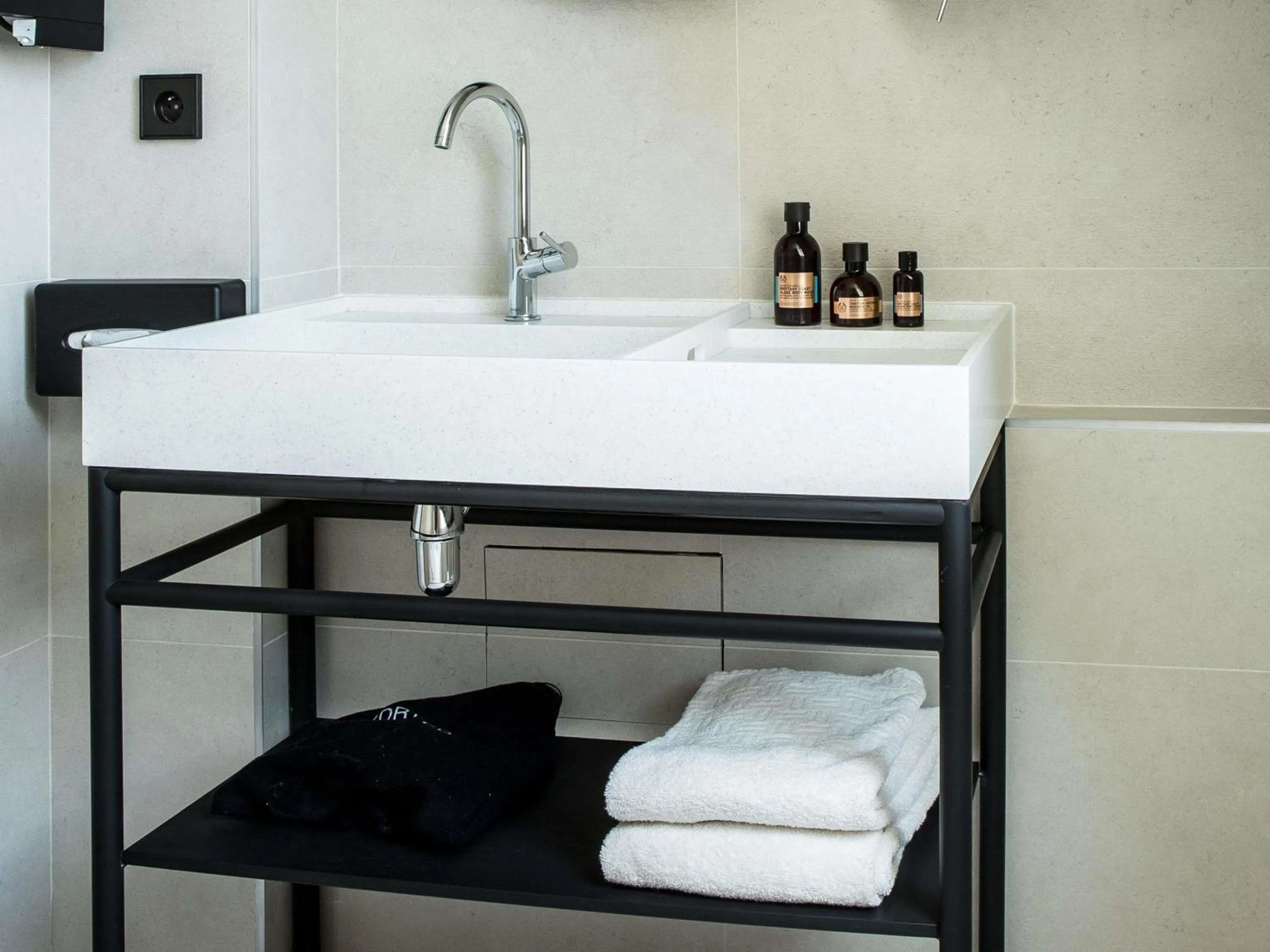 Privilege Twin Room in Mercure Paris 17 Batignolles