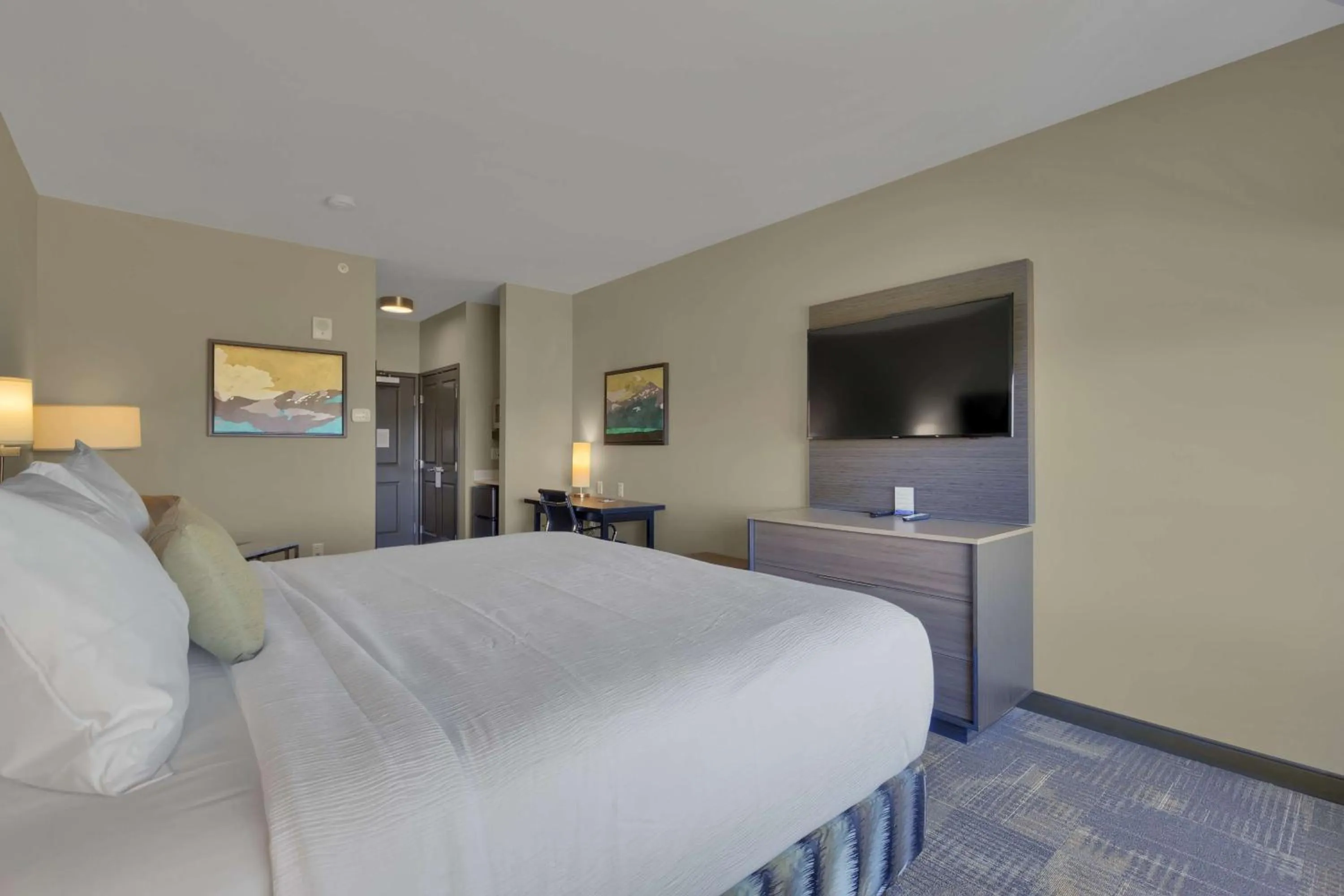 King Suite with Full Kitchen - Non-Smoking in Best Western Plus Fillmore Inn & Suites