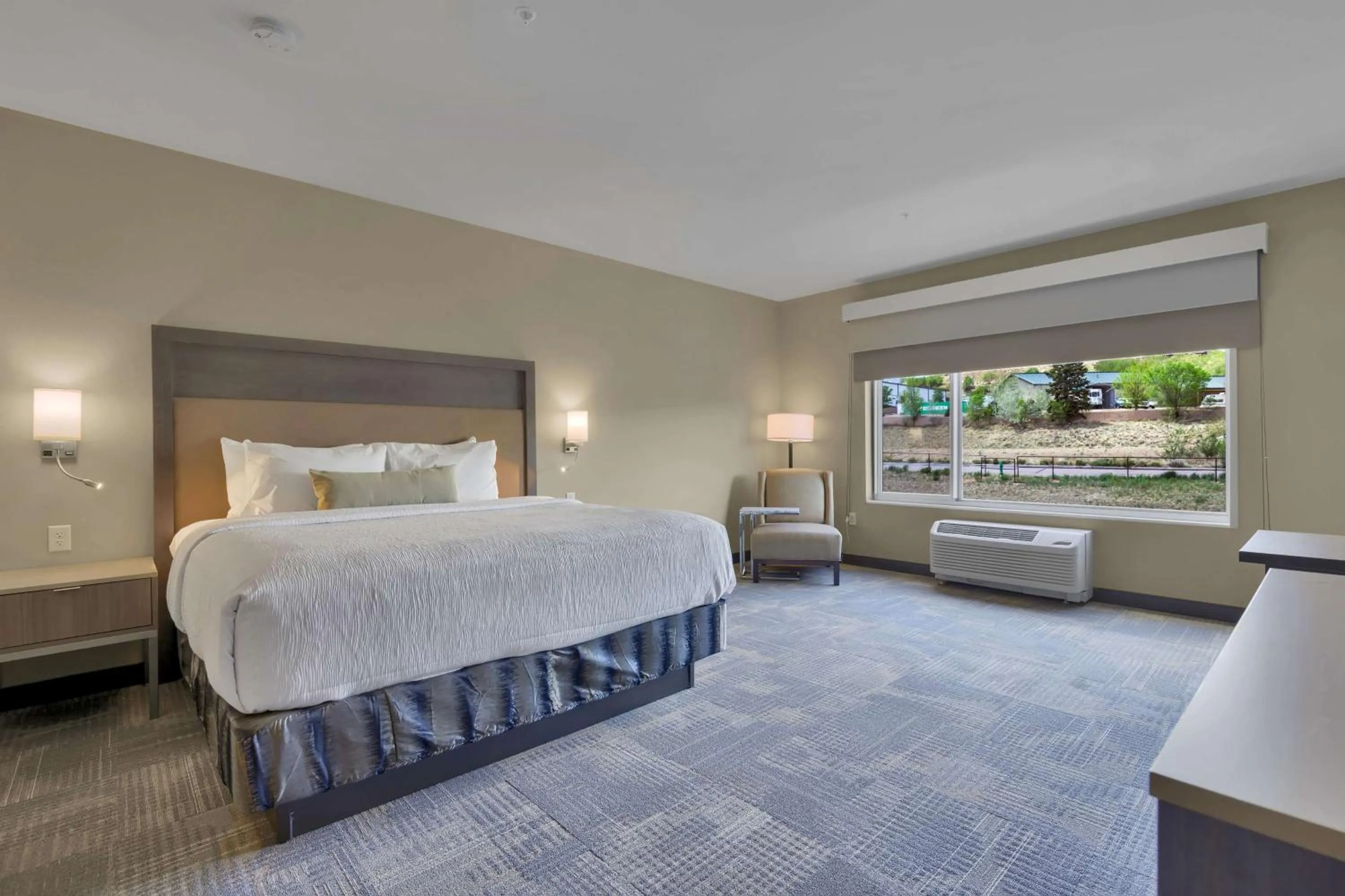 King Room with Kitchenette in Best Western Plus Fillmore Inn & Suites