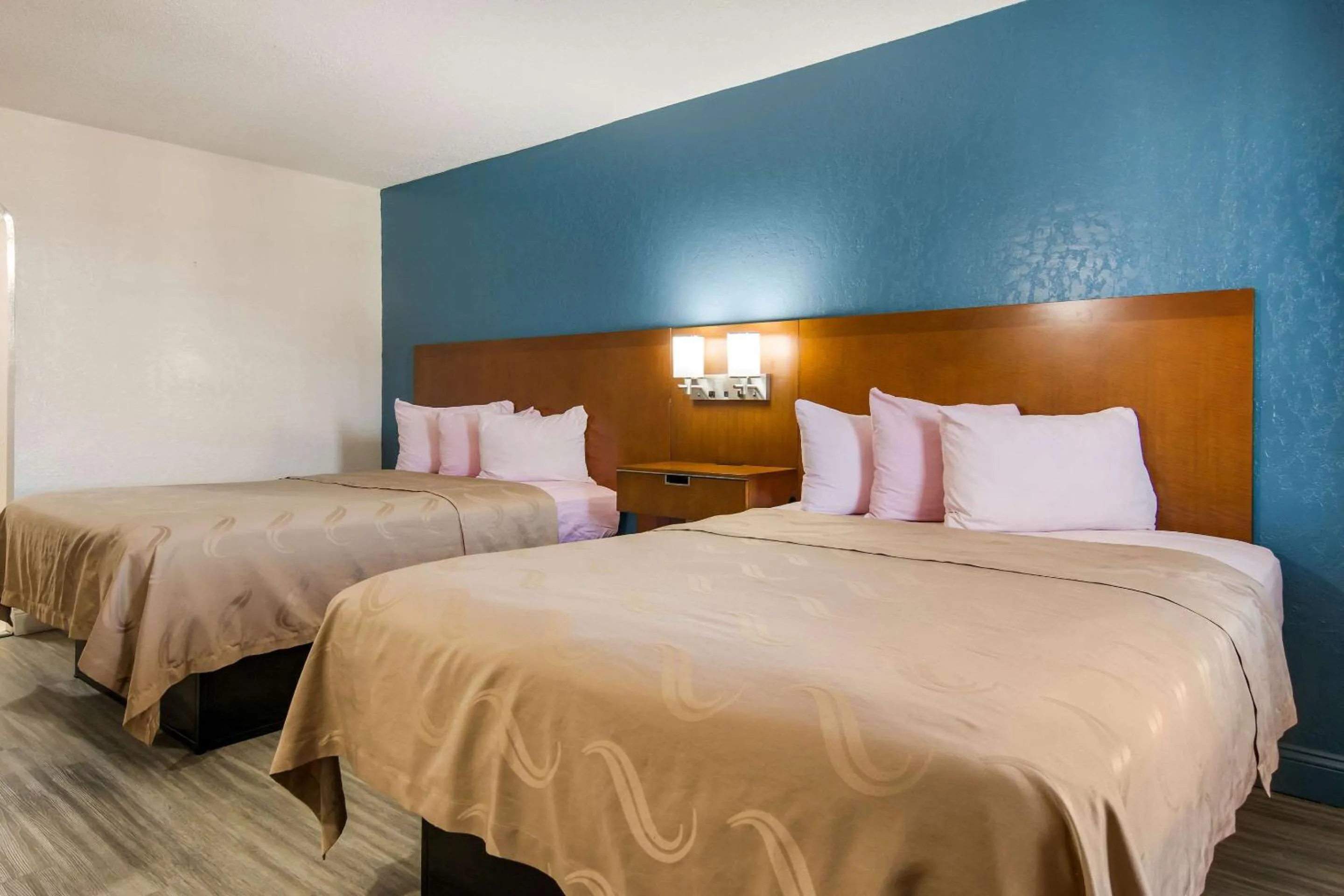 Queen Room with Two Queen Beds - Smoking in Rodeway Inn Broken Bow-Hochatown