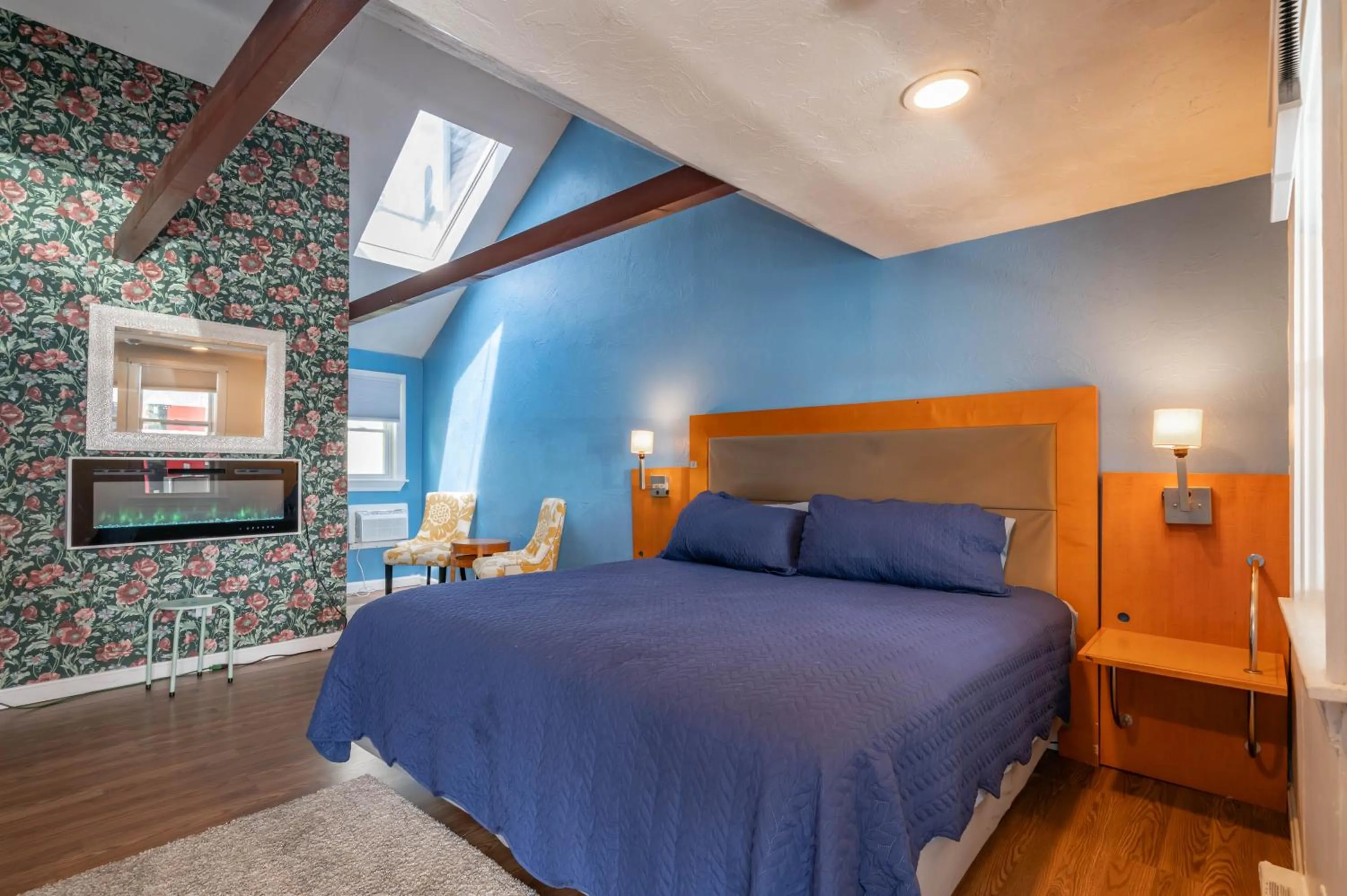 Deluxe King Room - single occupancy in Jonathan Edwards Motel