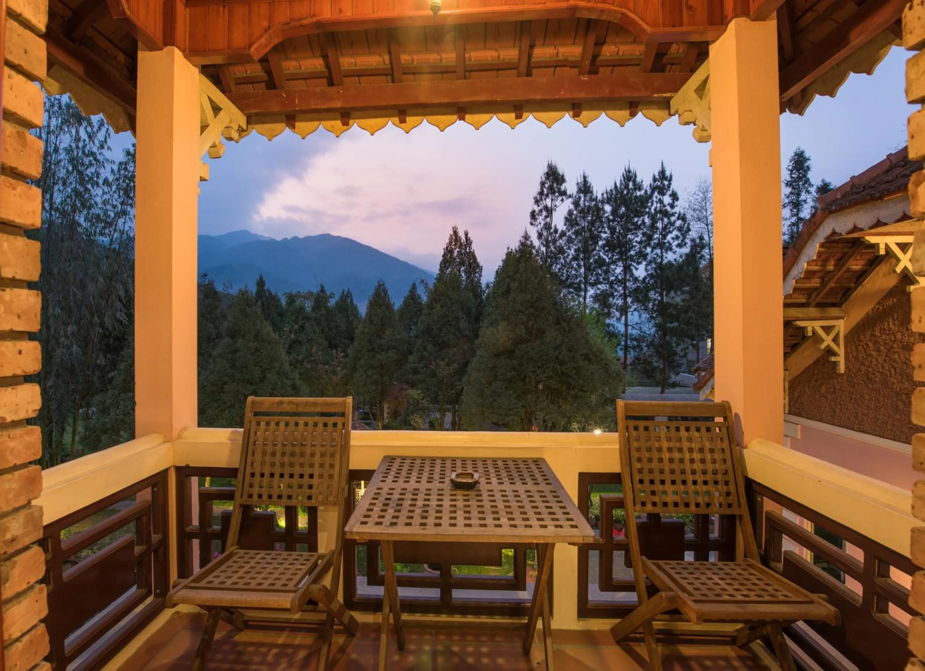 King Room with Balcony in Sapa Garden Bed and Breakfast