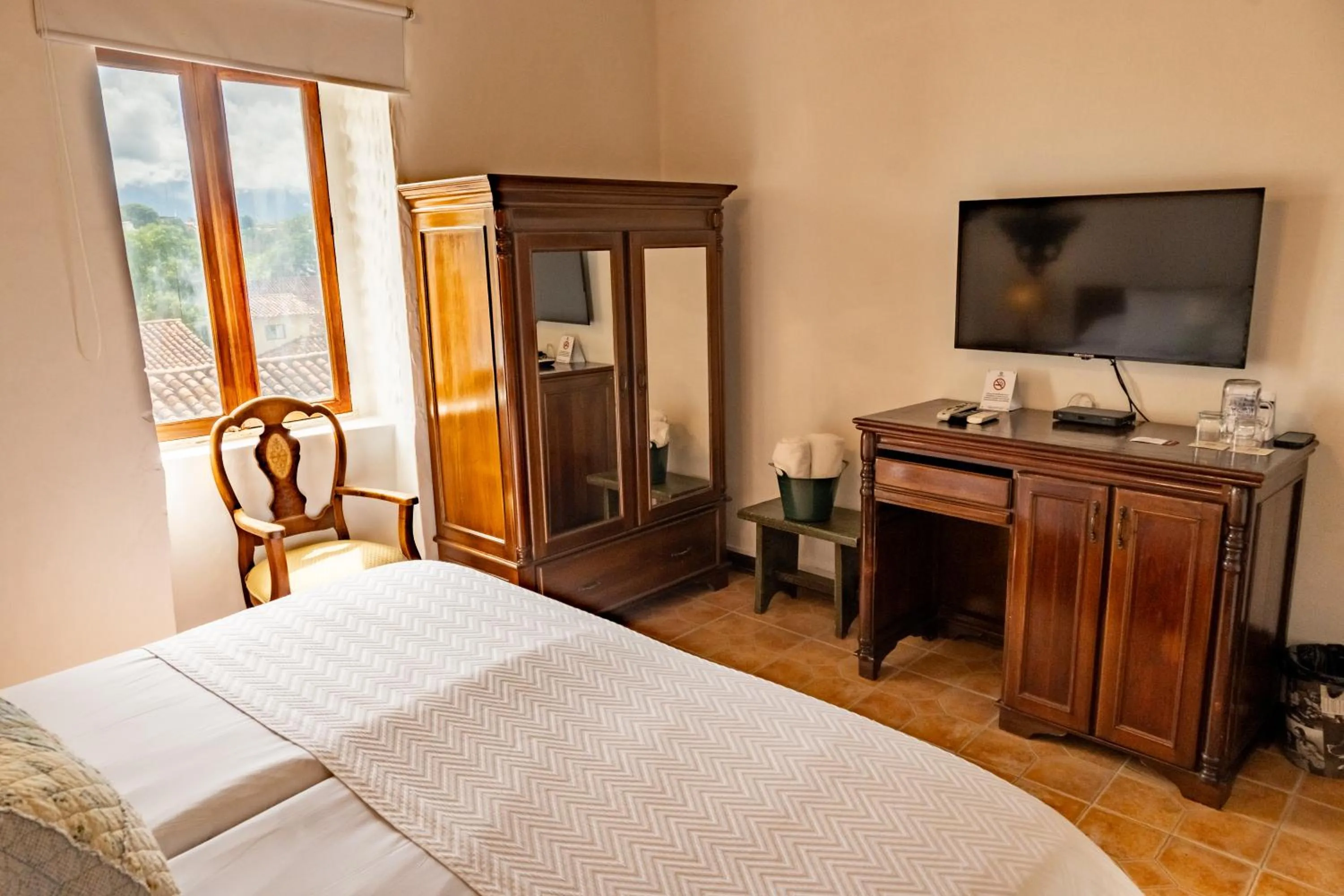 Large Double Room in Hotel Mariscal Robledo