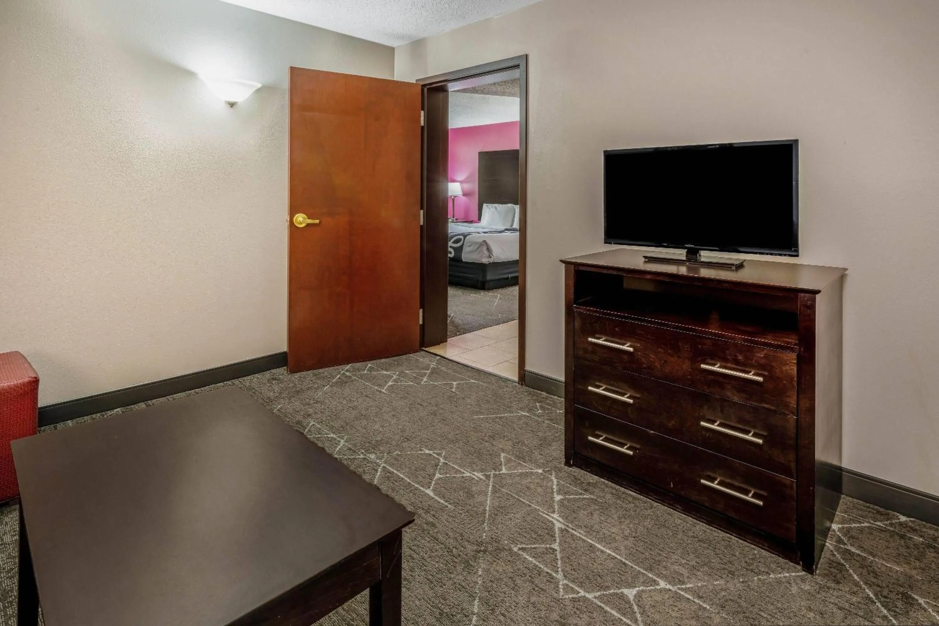 One-Bedroom King Suite - Non-Smoking in La Quinta by Wyndham Dallas I-35 Walnut Hill Ln