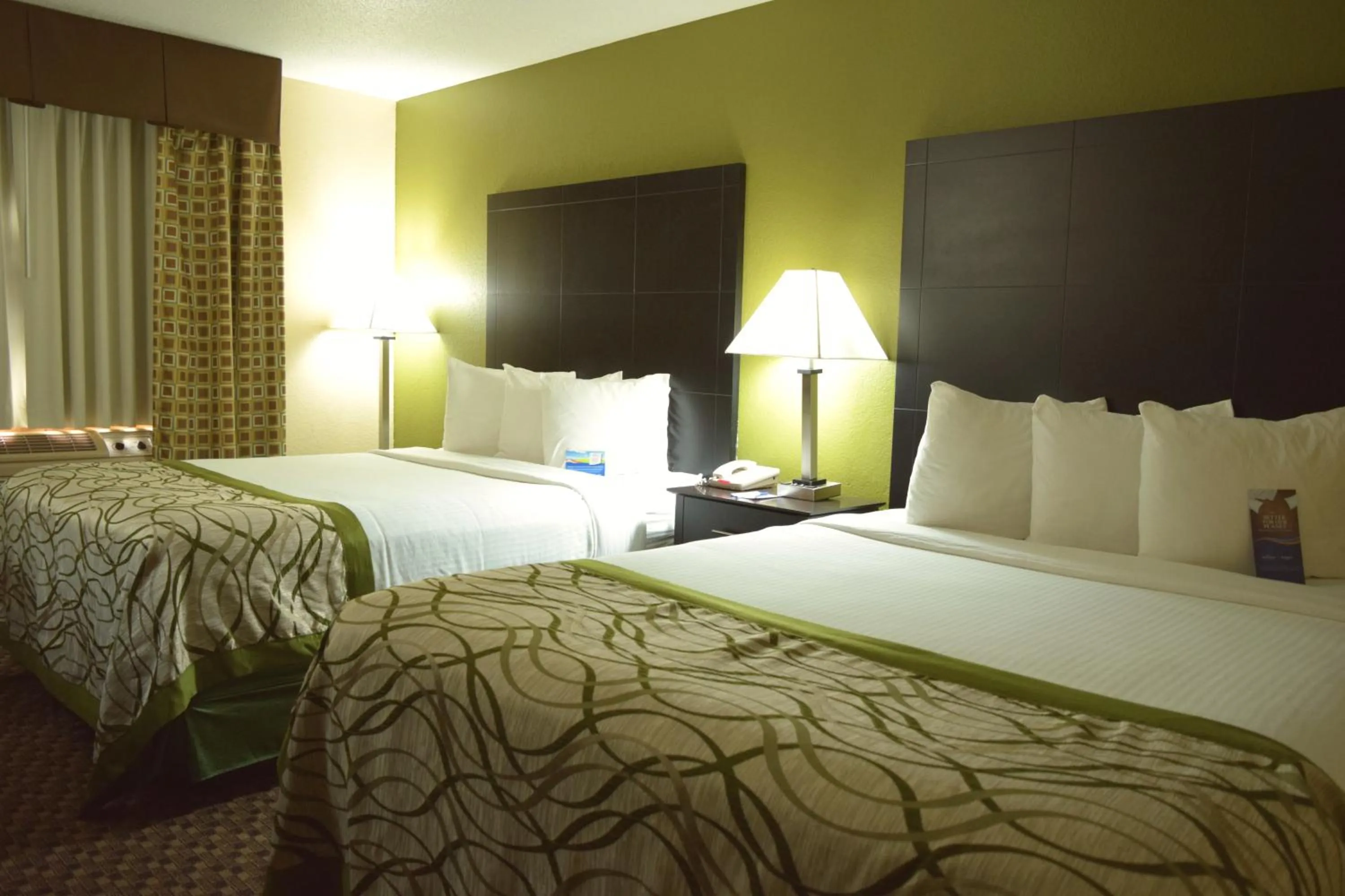 Queen Room - Disability Access/Non-Smoking in Baymont by Wyndham Holland