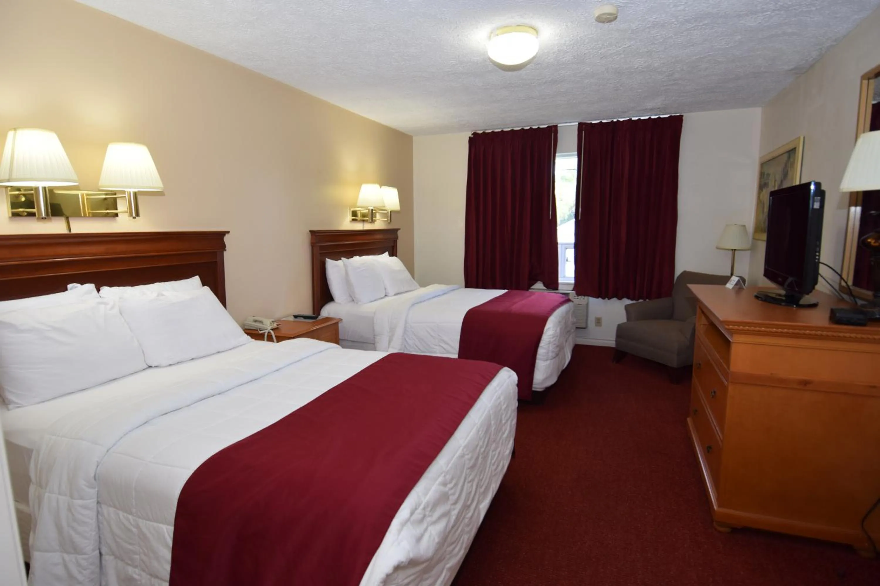 Double Suite - Non-Smoking in Knights Inn Oswego East