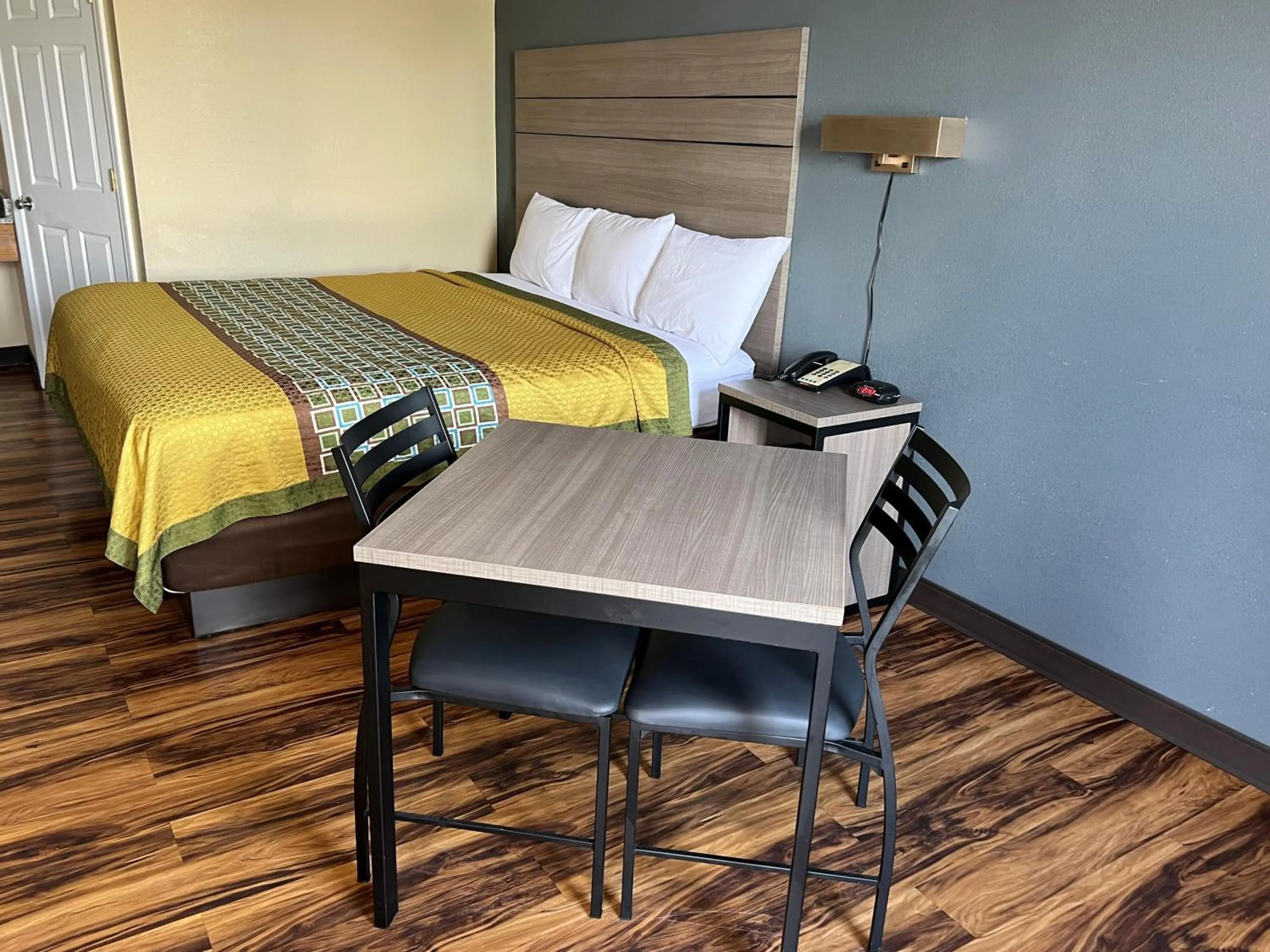 King Room - Non-Smoking in Knights Inn Lumberton