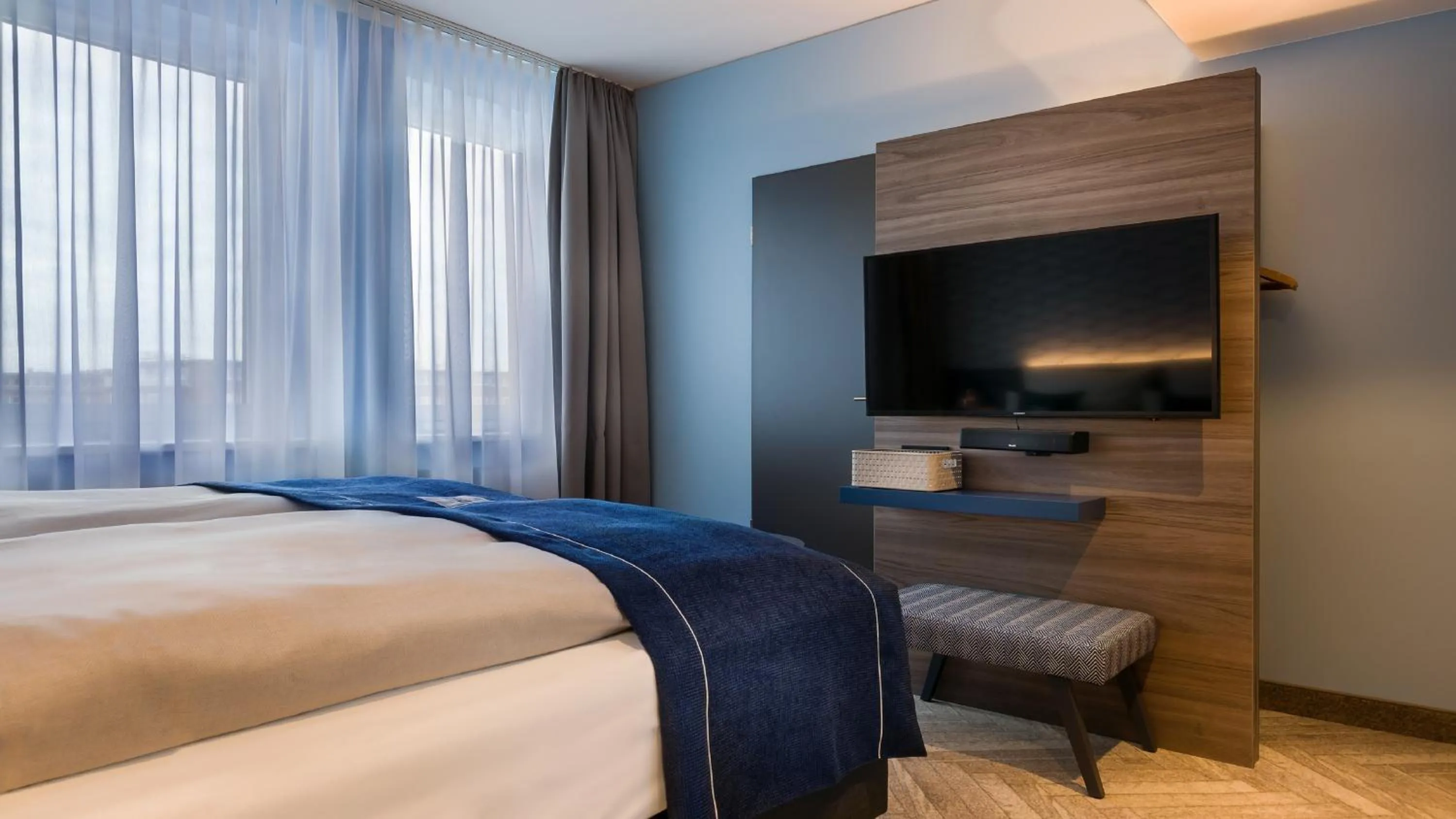 Standard Queen Room - single occupancy in Holiday Inn - the niu, Welly Kiel by IHG