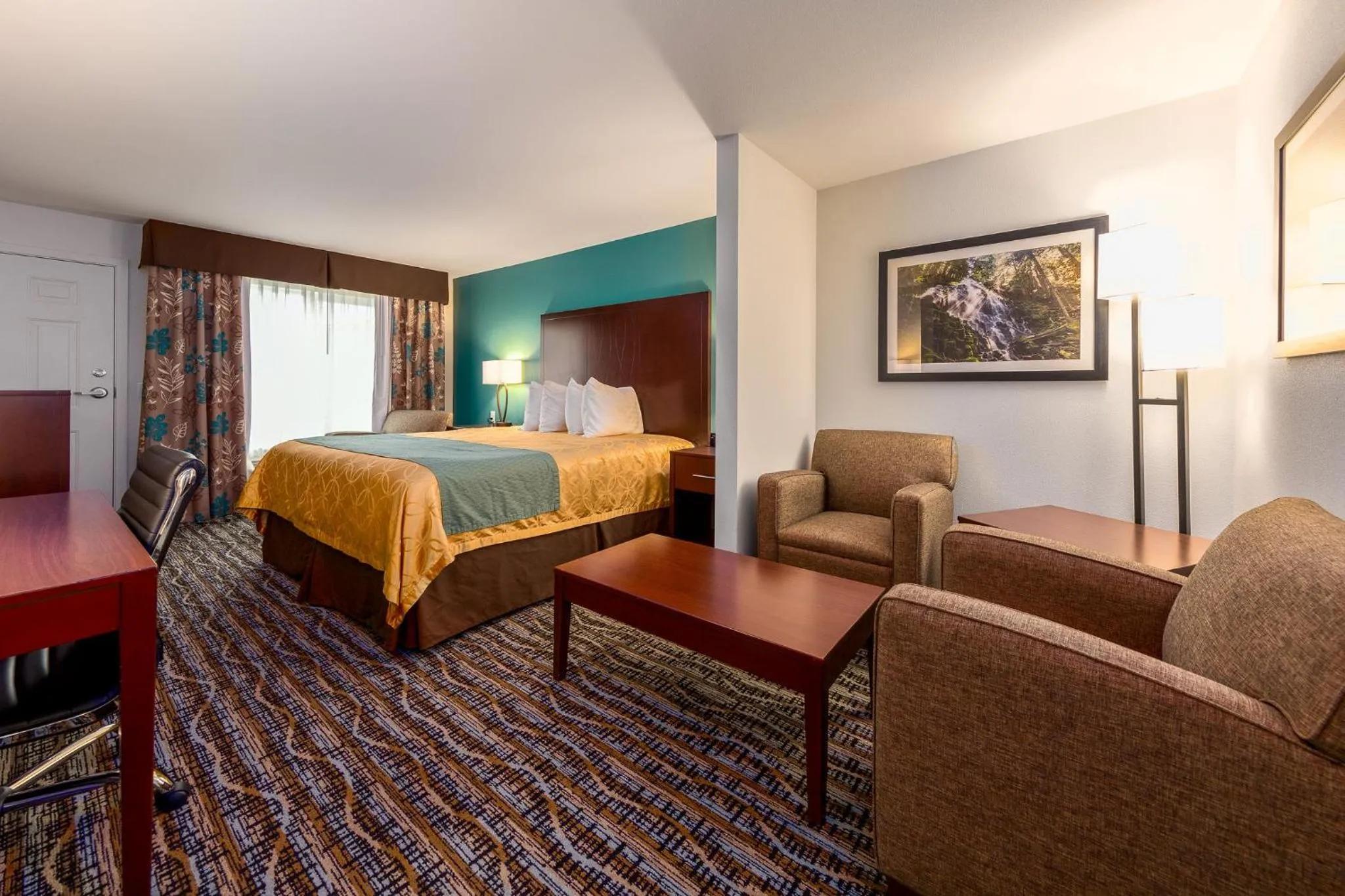King Suite - Not Pet Friendly in Sunset Motel Hood River