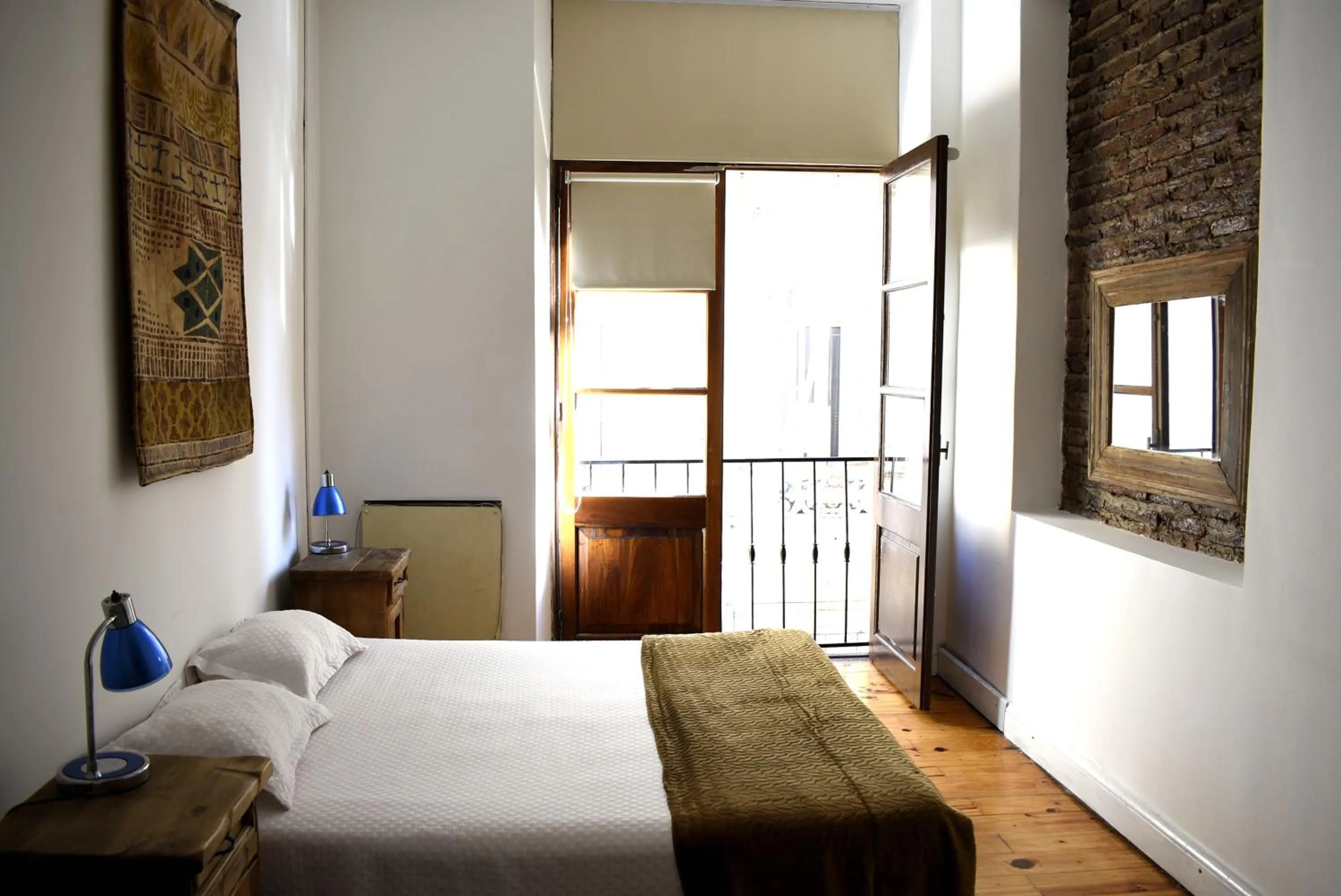 Double Room with Shared Bathroom in BA Stop Hotel House