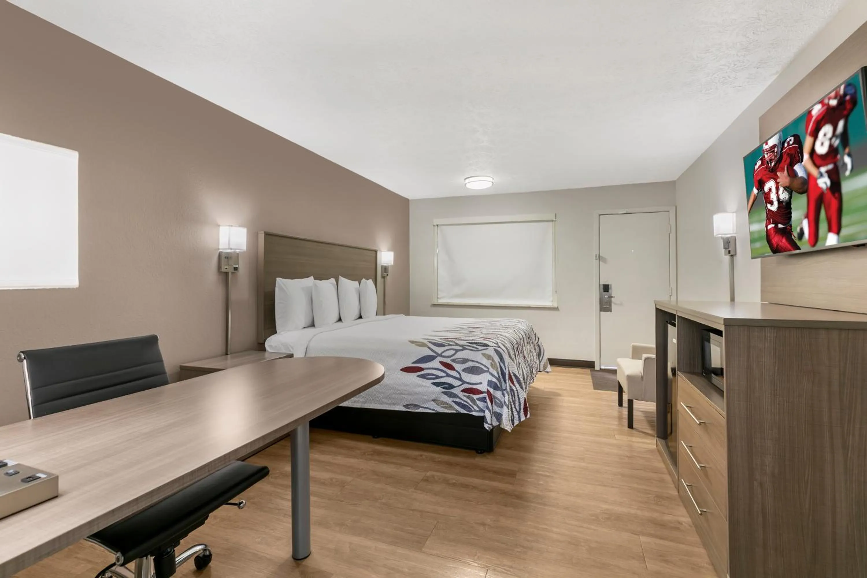  Superior King Room Disability Access Non-Smoking in Red Roof Inn Georgetown, KY