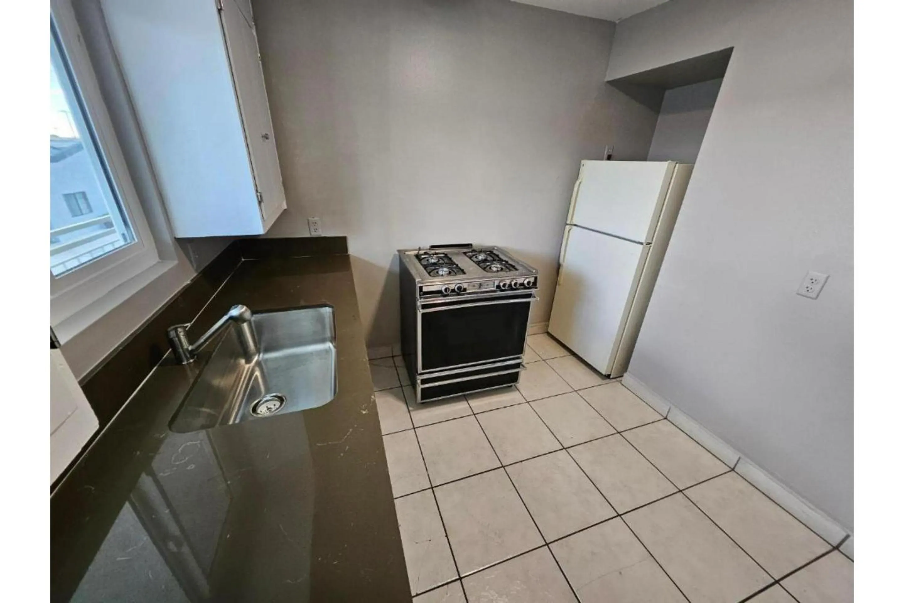 1 Bedroom Apartment with Kitchen in Hotel Ridgecrest An Extended Stay Studio