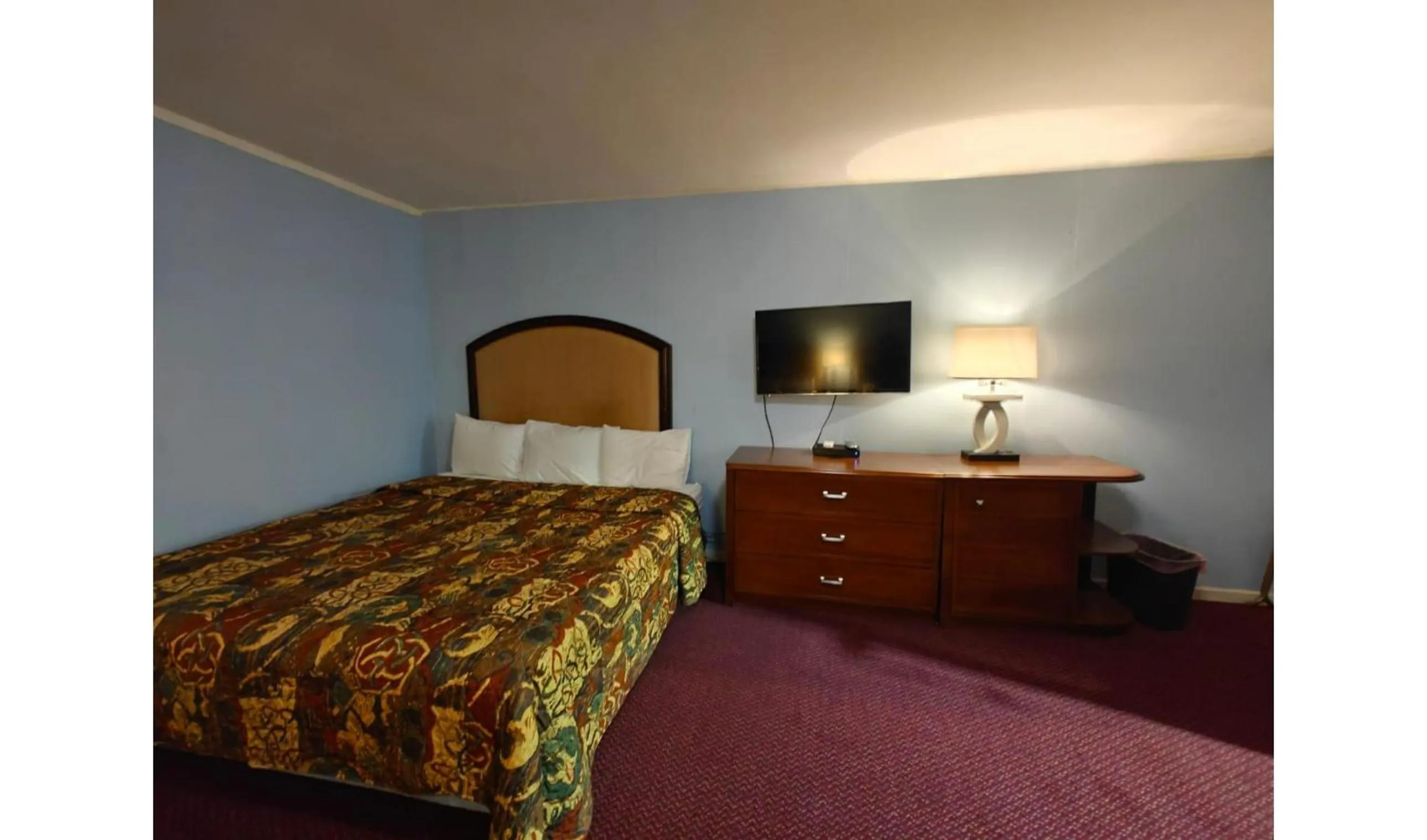 Full Bed Non-Smoking in Heidelberg Motel by Capital O Bridgeport Frankenmuth I 75