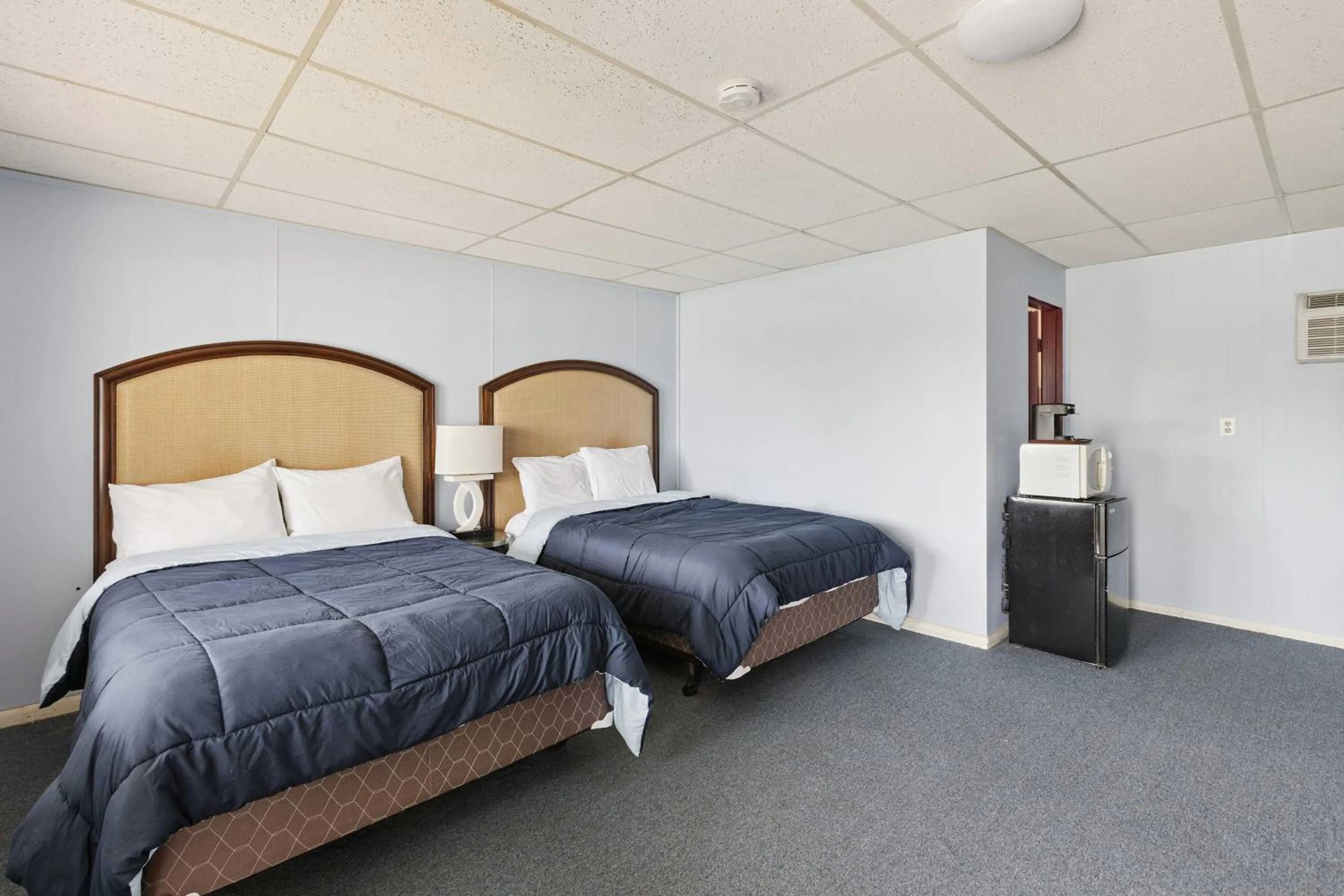 2 Full Beds Non-Smoking in Heidelberg Motel by Capital O Bridgeport Frankenmuth I 75