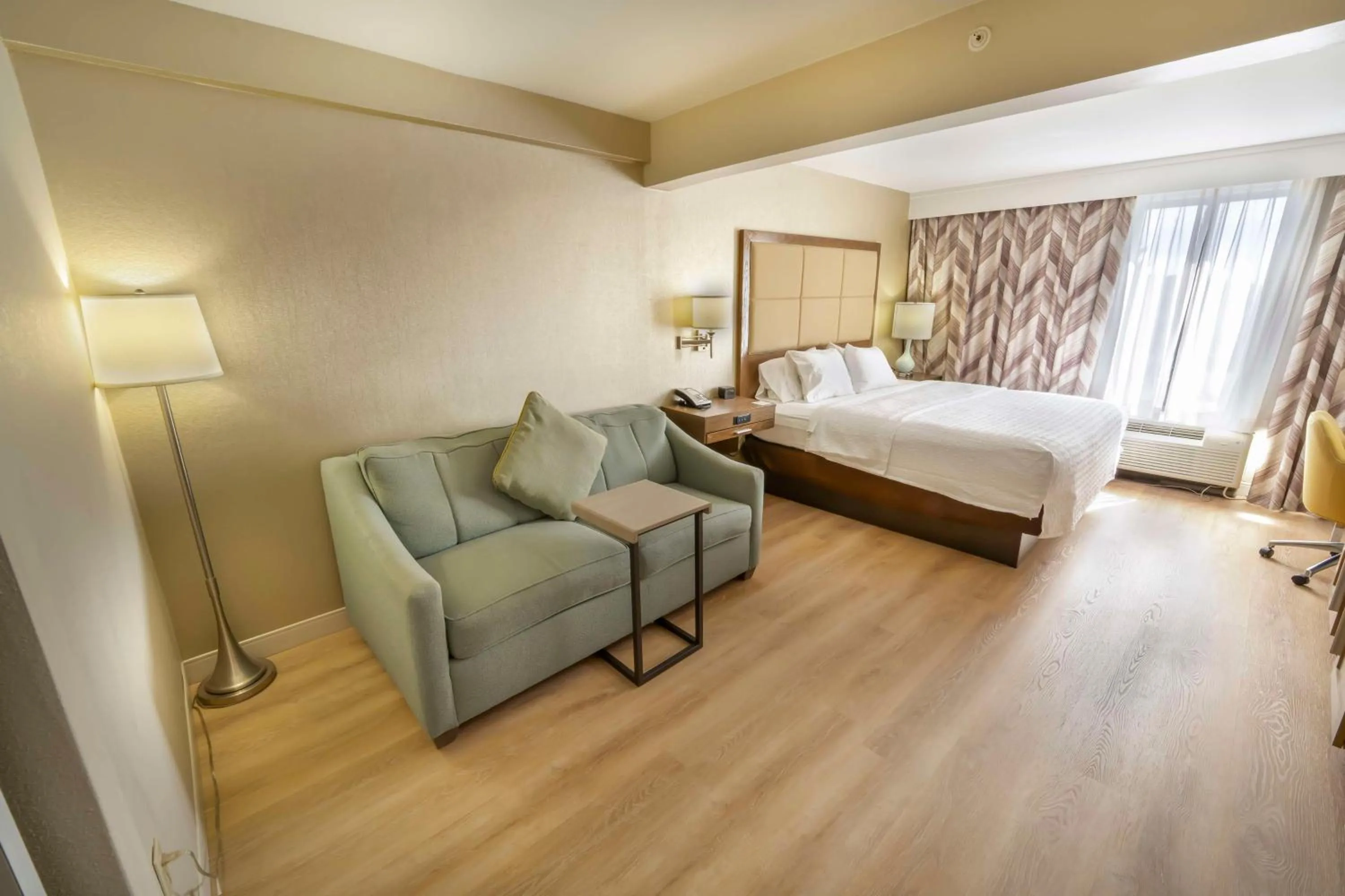 King Room with Sofa Bed - Non-Smoking in Hampton Inn Jacksonville South/I-95 at JTB