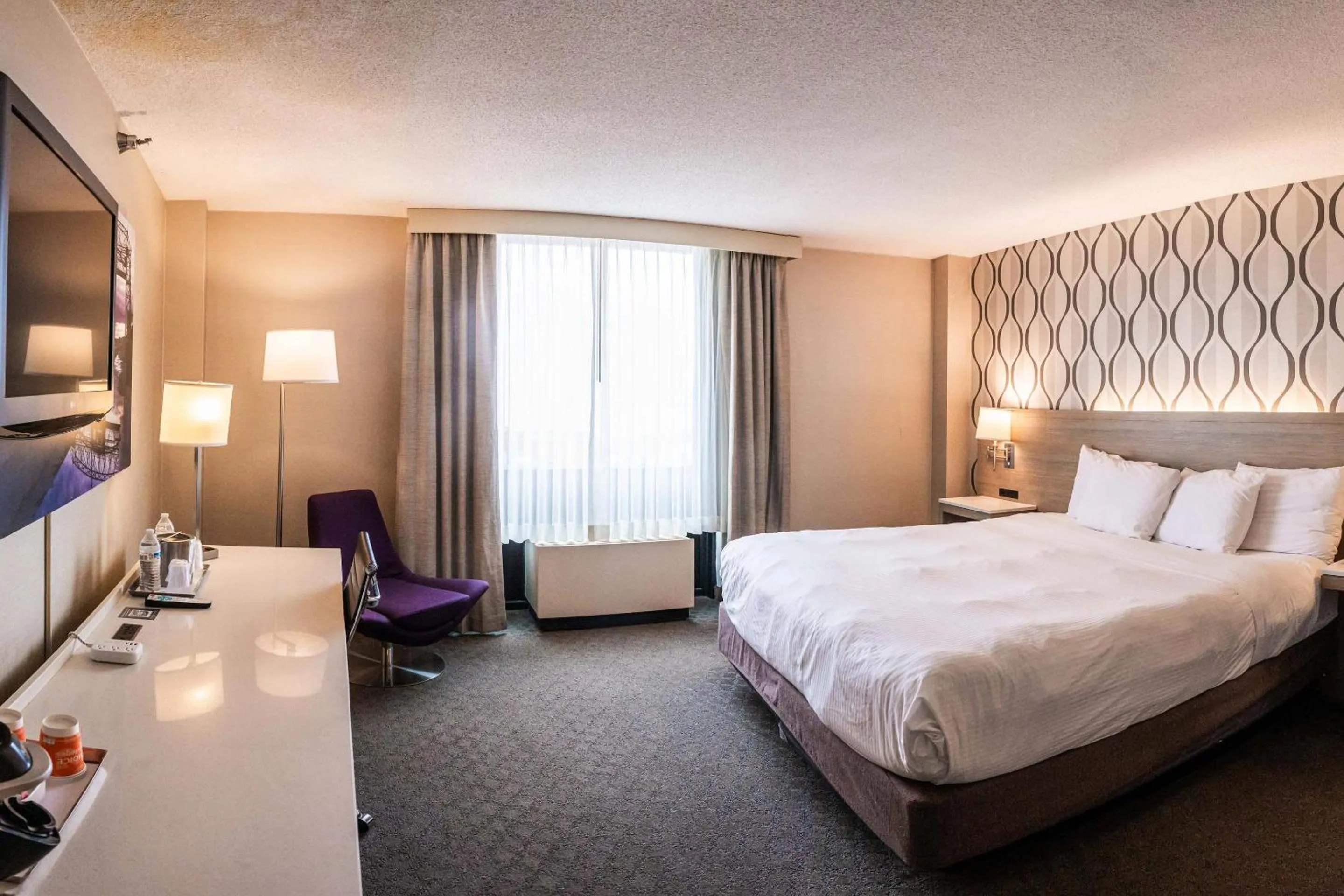 Premium King Room with Lake View in Radisson Hotel Duluth-Harborview