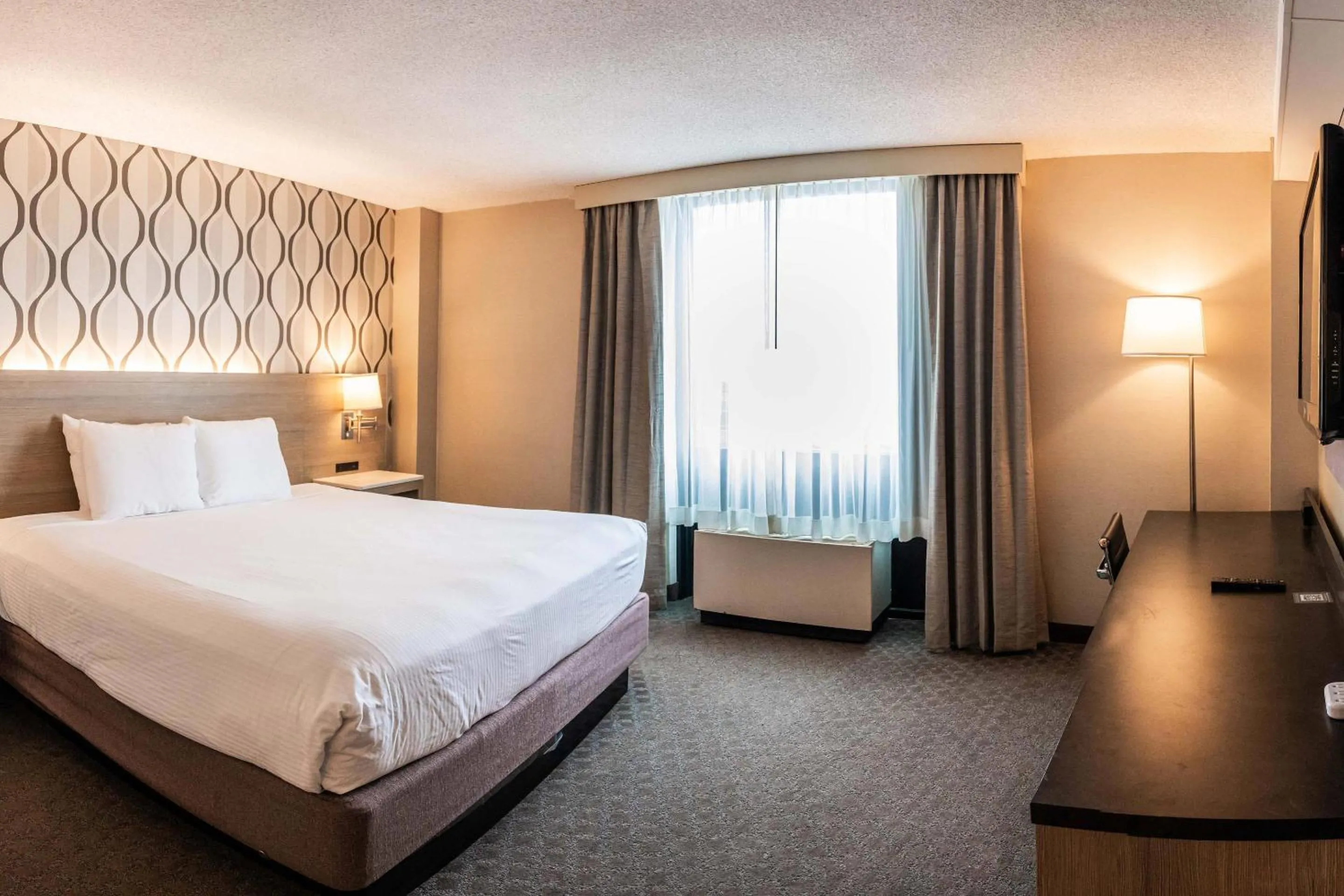 King Room - Non-Smoking in Radisson Hotel Duluth-Harborview