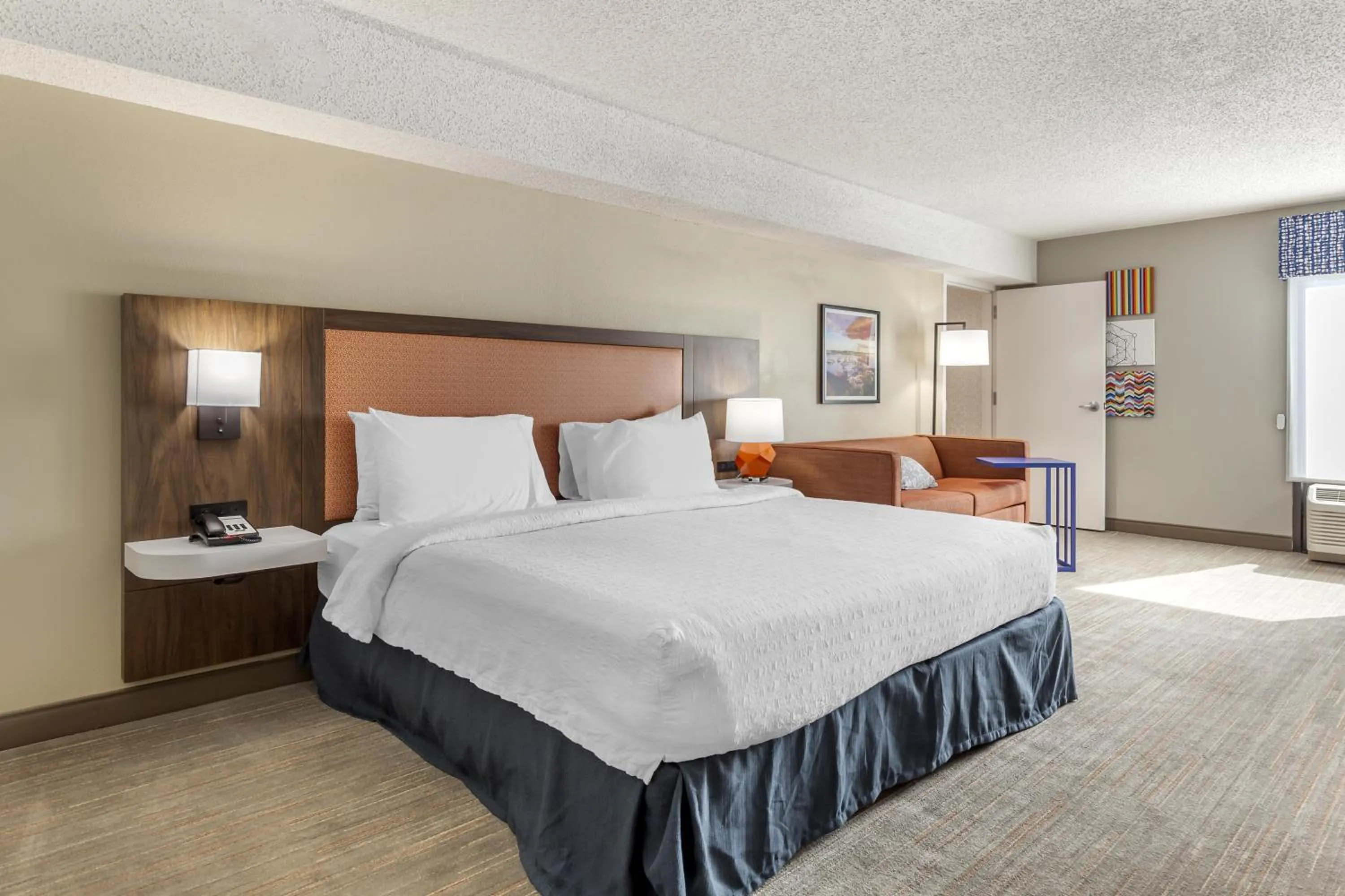 King Room with Accessible Tub - Mobility and Hearing Access/Non-Smoking in Hampton Inn New Bern