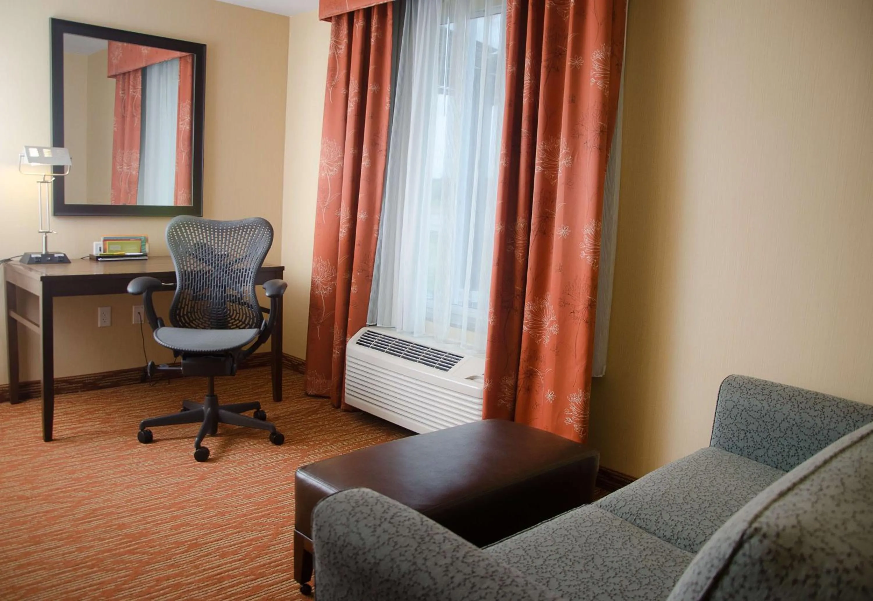 King Business Suite with Sofabed in Hilton Garden Inn Watertown