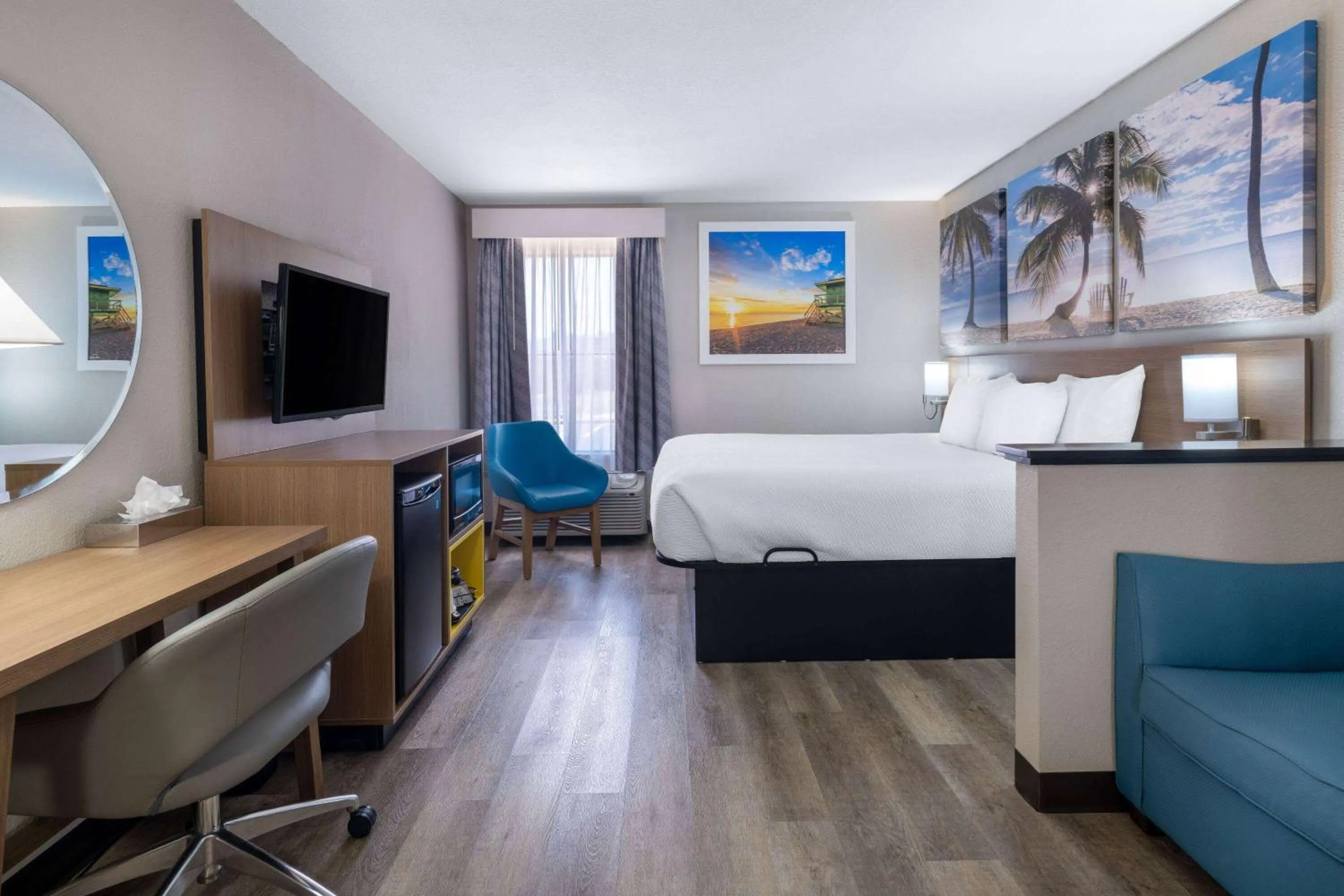 King Room - Non-Smoking in Days Inn & Suites by Wyndham Commerce