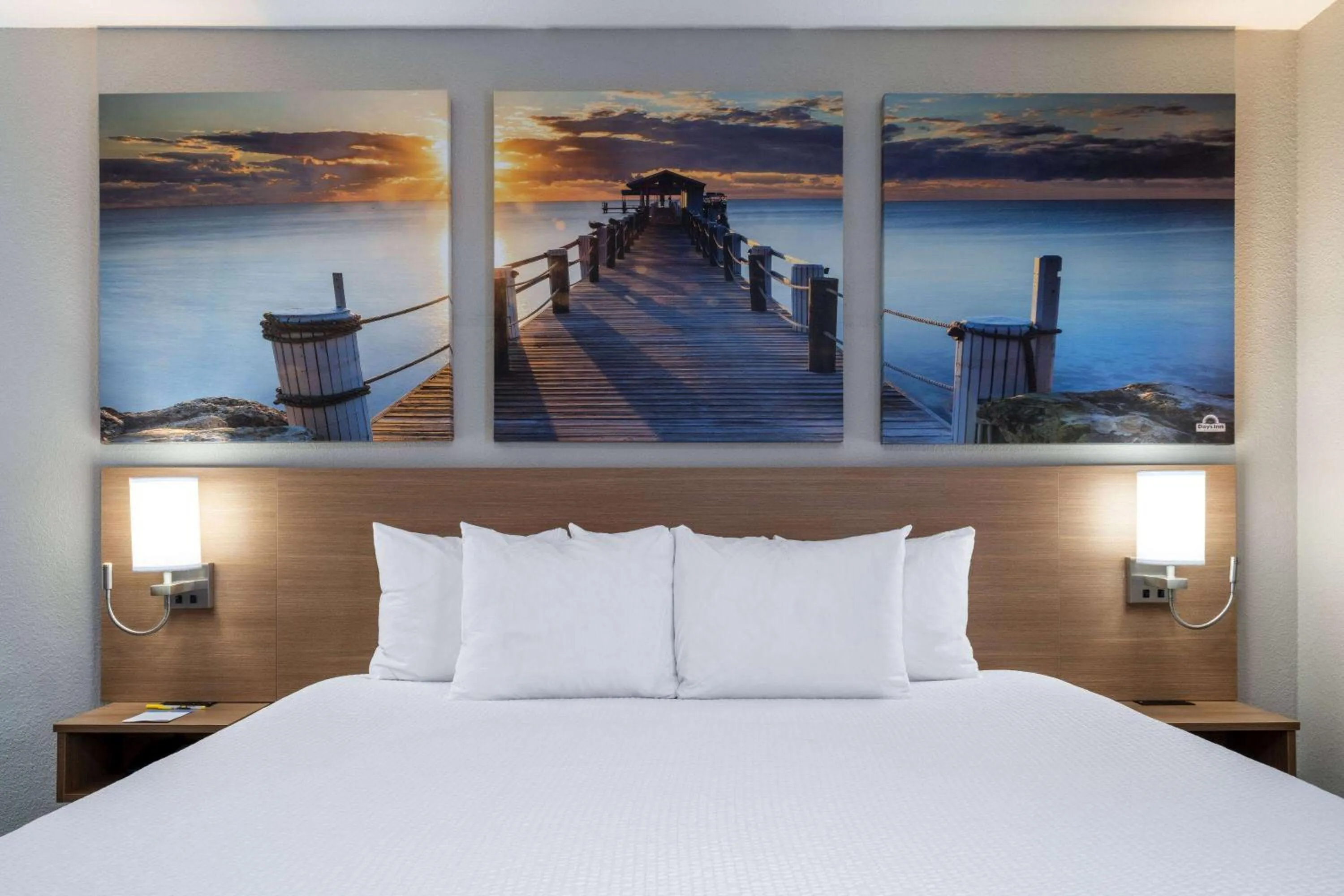 King Room - Disability Access/Non-Smoking in Days Inn & Suites by Wyndham Commerce