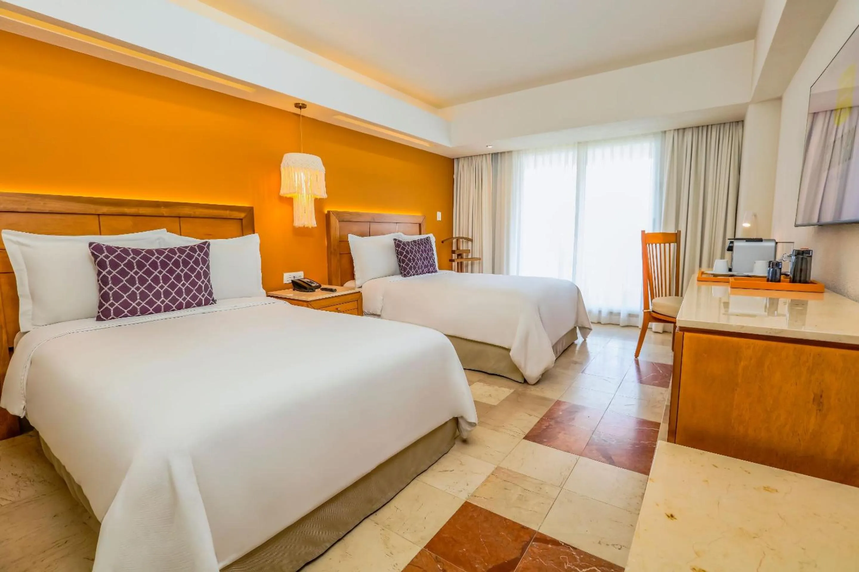 CRC 2Beds american breakfast for up to 2 adults in Camino Real Veracruz