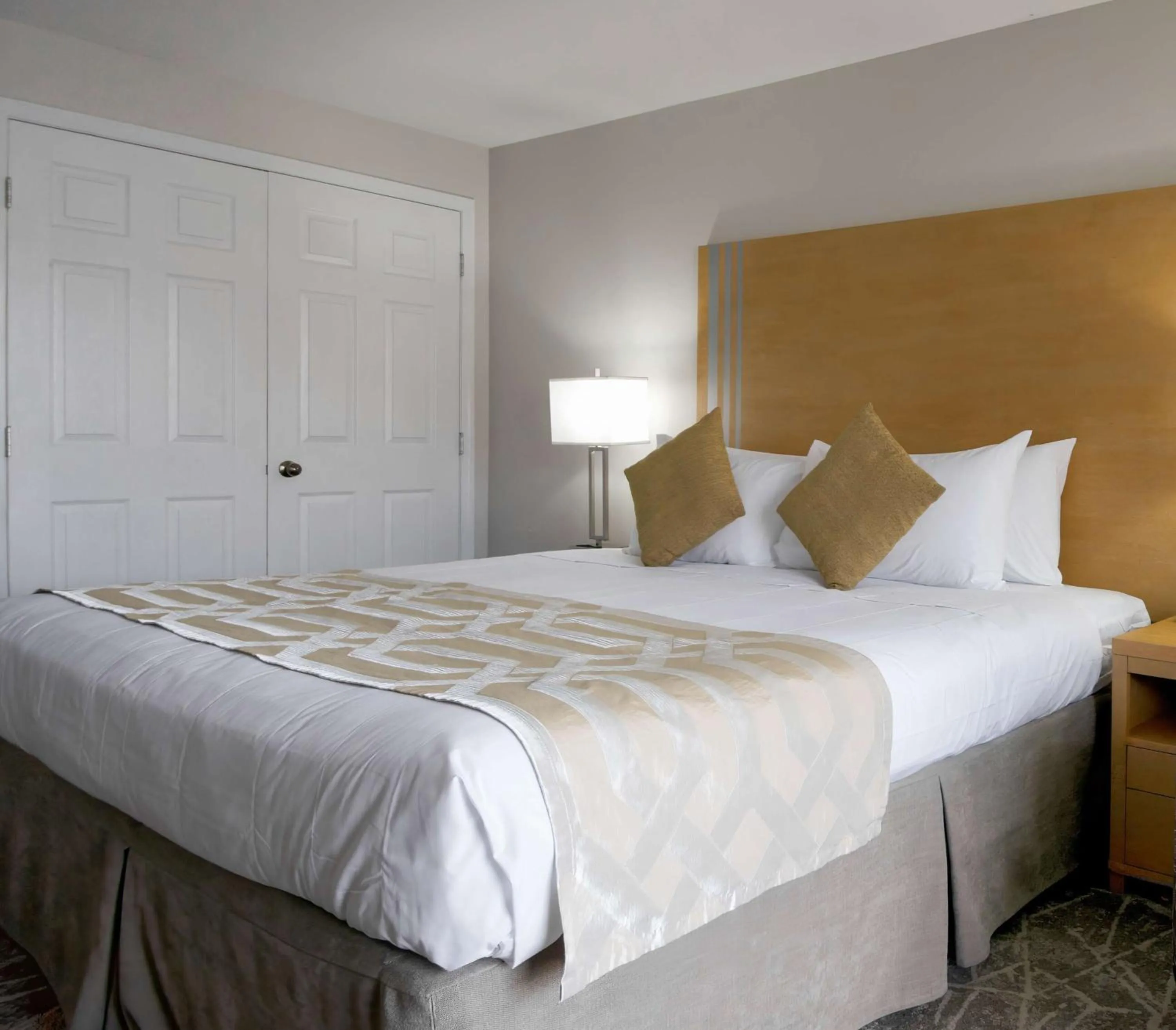 Coast Queen in Coast Osoyoos Beach Hotel