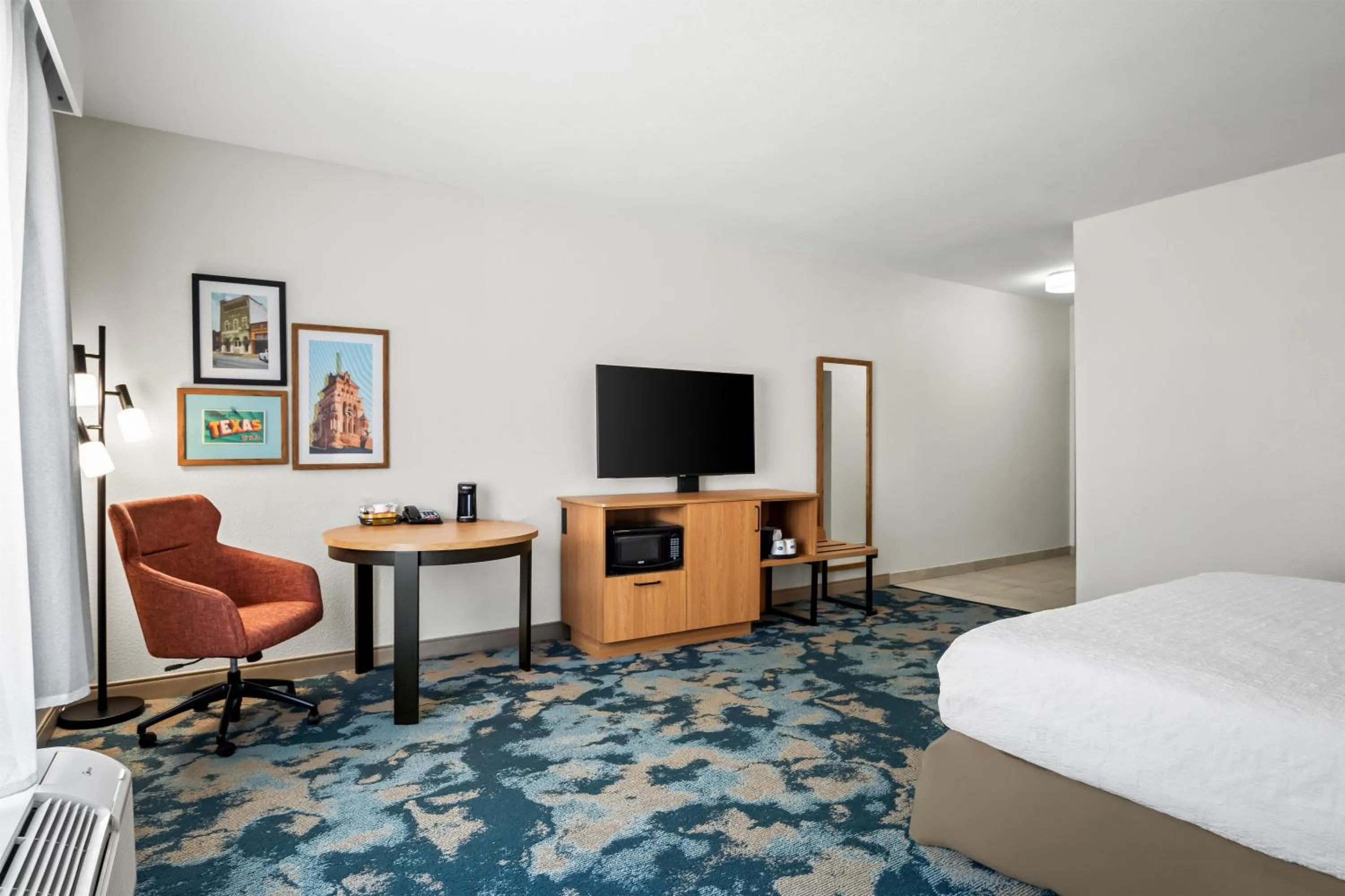 King Room with Accessible Tub - Mobility and Hearing Access/Non-Smoking in Hampton Inn and Suites Waxahachie