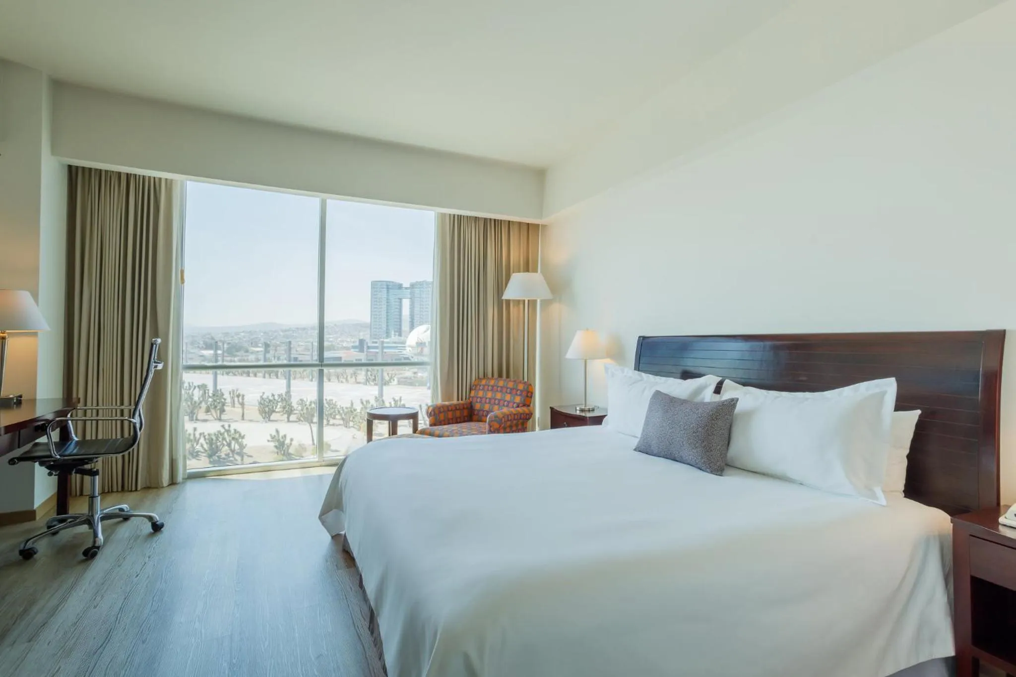 Camino Real Club King with American Breakfast for 2 Adults in Camino Real Pachuca