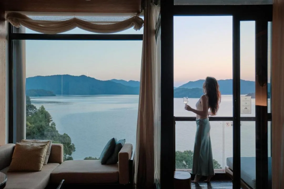 1 King Premium Lake View Lounge Access in InterContinental One Thousand Island Lake Resort, an IHG Hotel