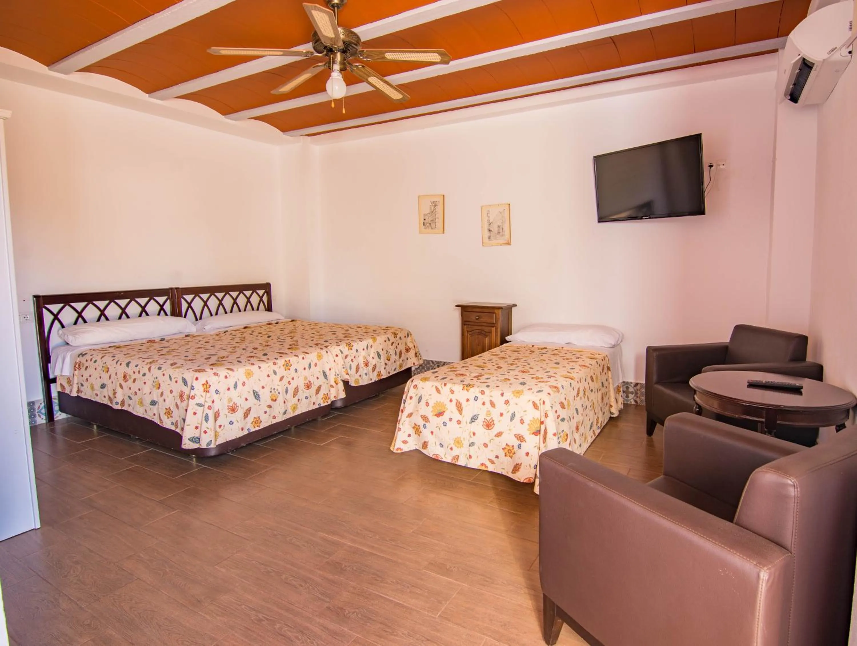 Triple Room with Garden View in Hotel Rural El Cortijo
