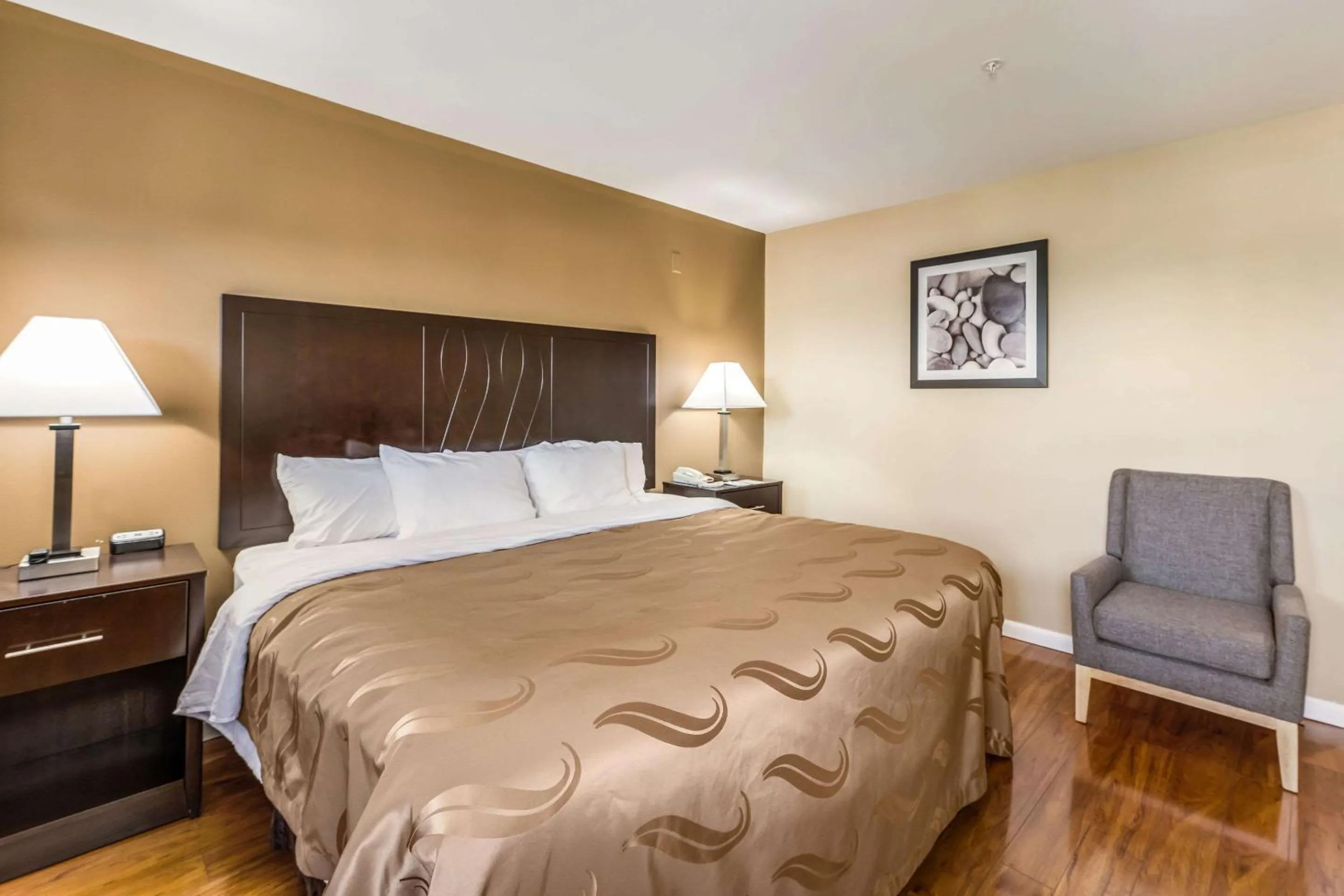 Queen Room Pet Friendly - Accessible/Non Smoking in Quality Inn Cle Elum-Ellensburg