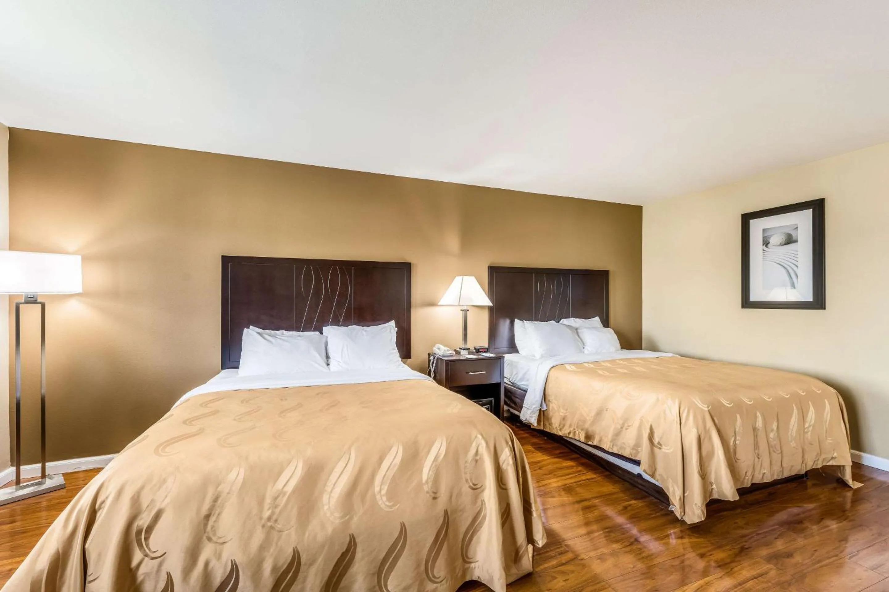 Queen Room with Two Queen Beds - Non-Smoking in Quality Inn Cle Elum-Ellensburg