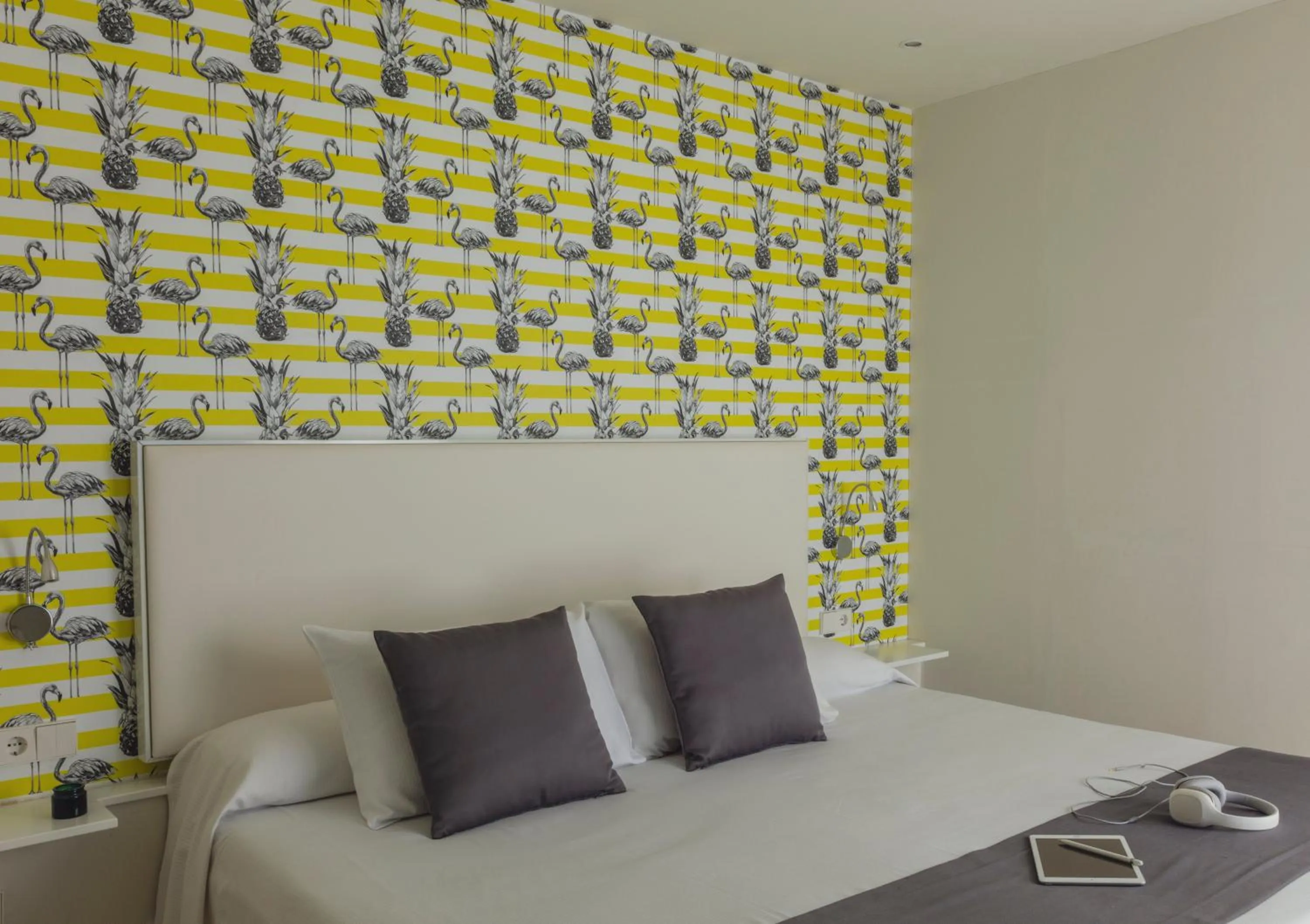 Two-Bedroom Apartment (4 Adults + 1 Child) in Flamingo Beach Mate