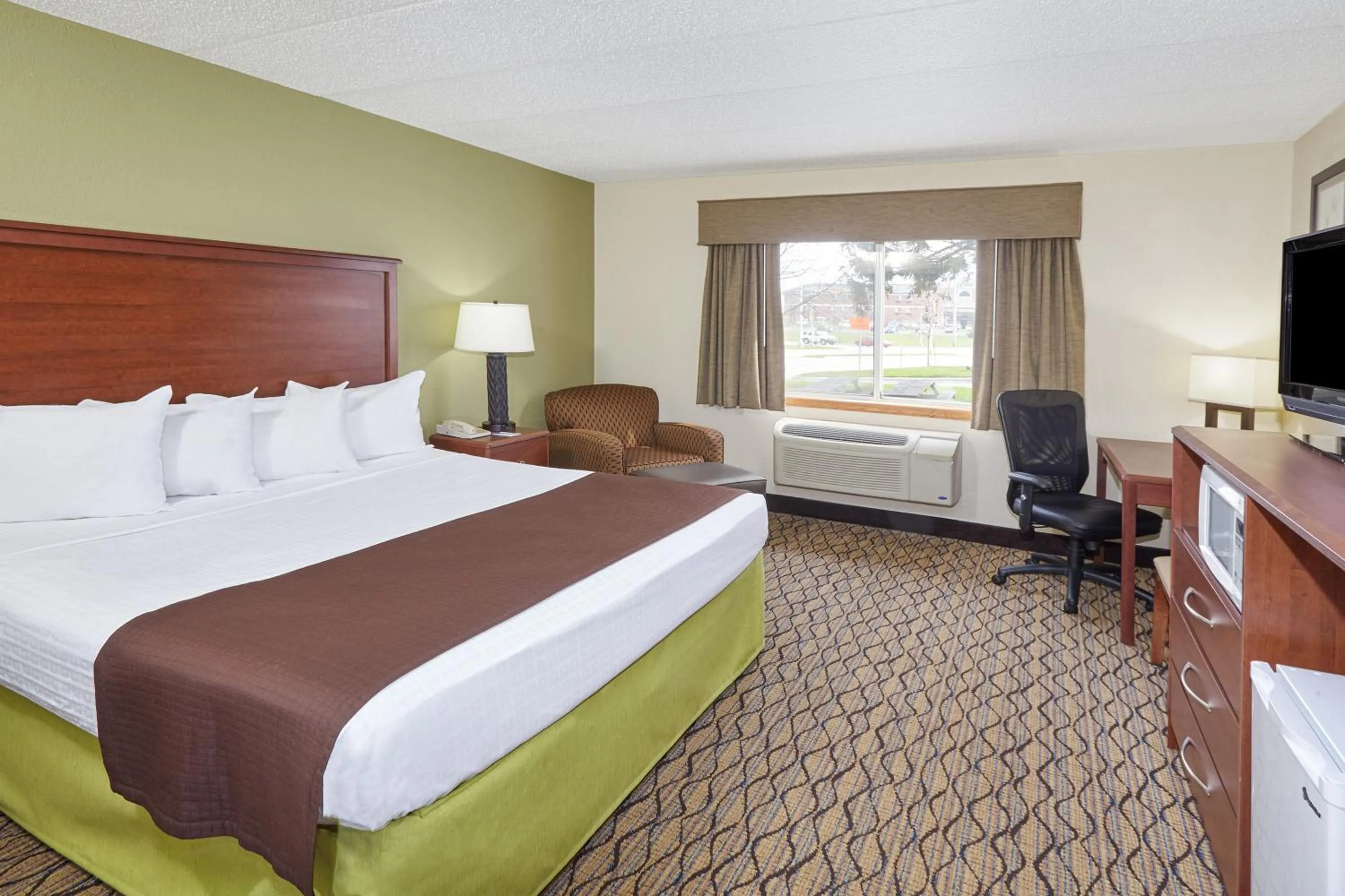 Deluxe King Suite - Non-Smoking in AmericInn by Wyndham Sheboygan