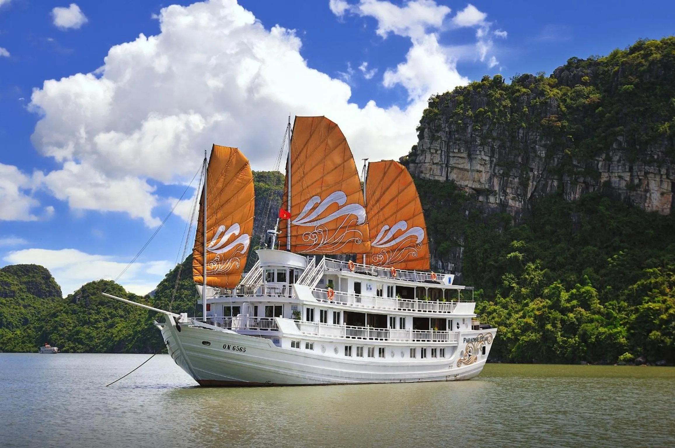 Paradise Peak Cruise