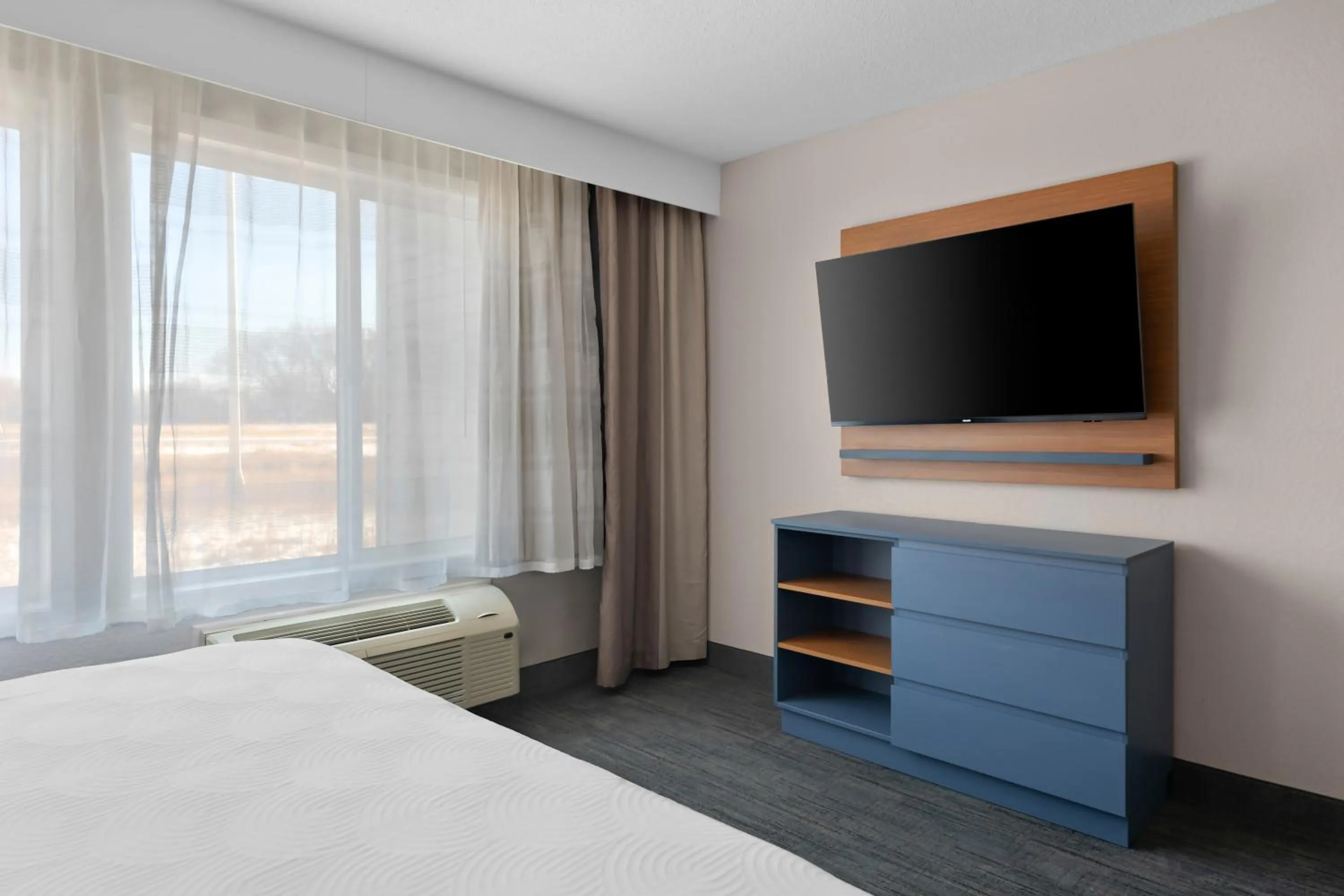 King Suite with Sofa Bed - Non-Smoking in Country Inn & Suites by Radisson, Near The National Sports Center, Coon Rapids, MN