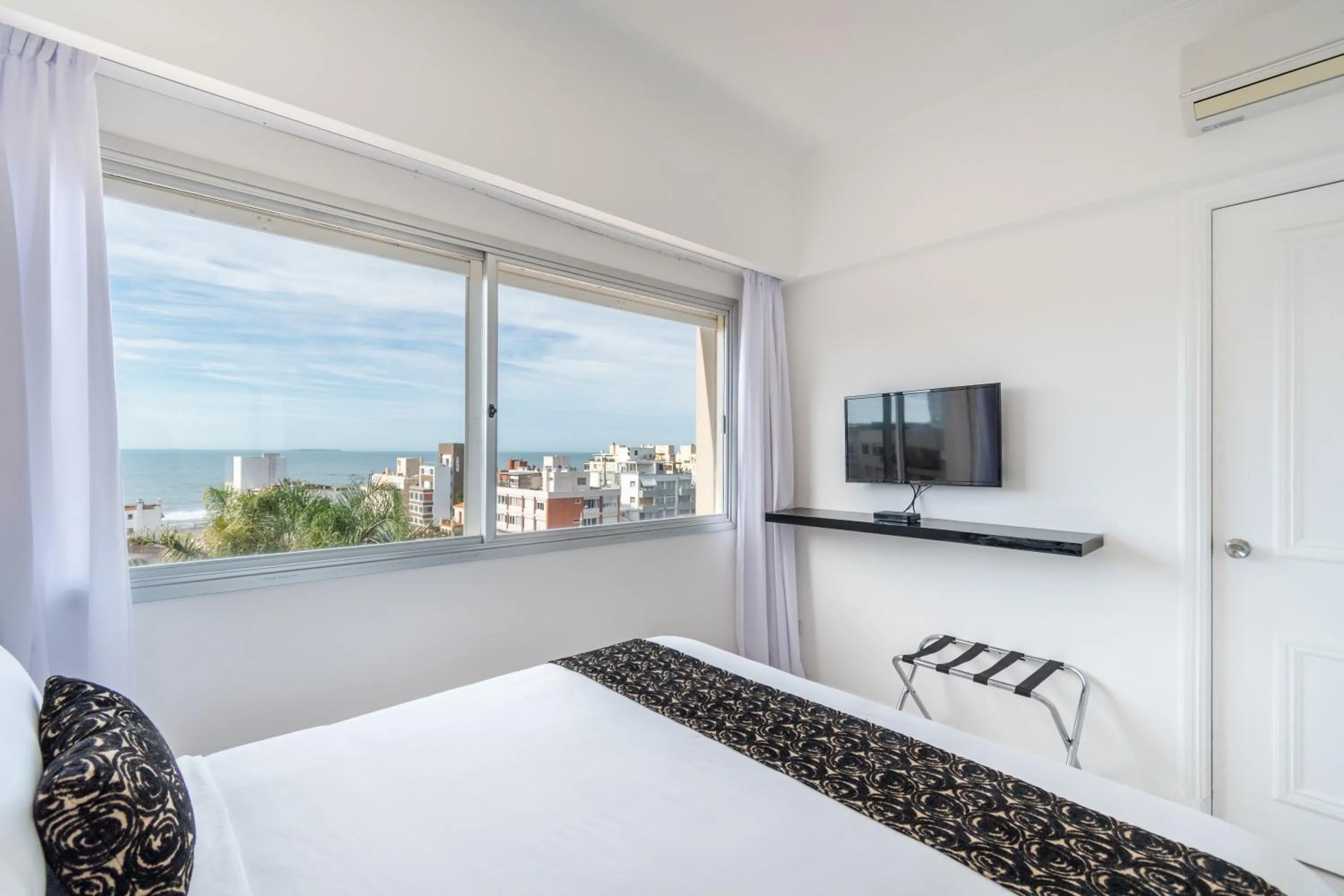 Superior Suite with Sea View in Hotel Romimar 3* Sup