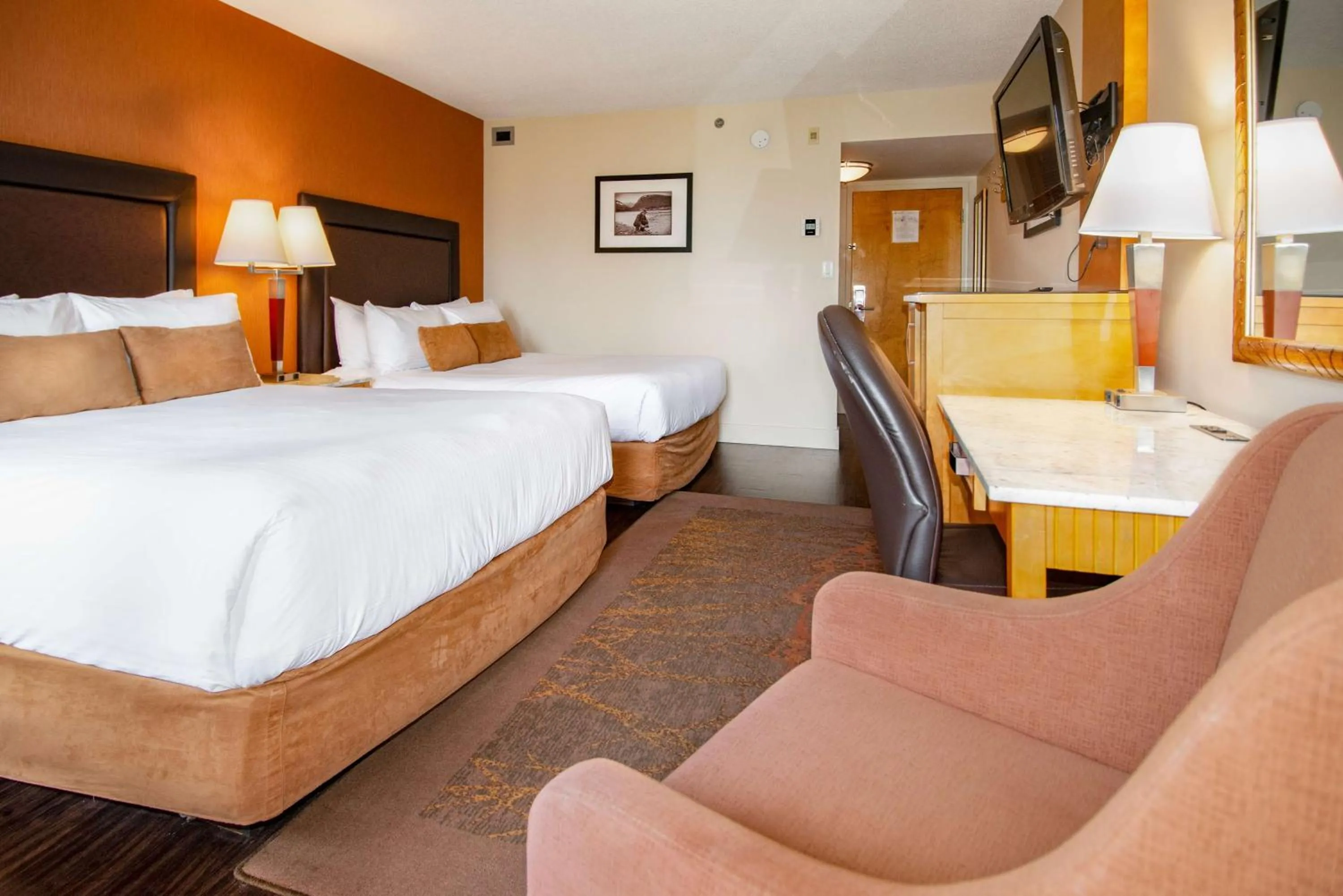 Coast Queen with Balcony in Coast Hillcrest Hotel