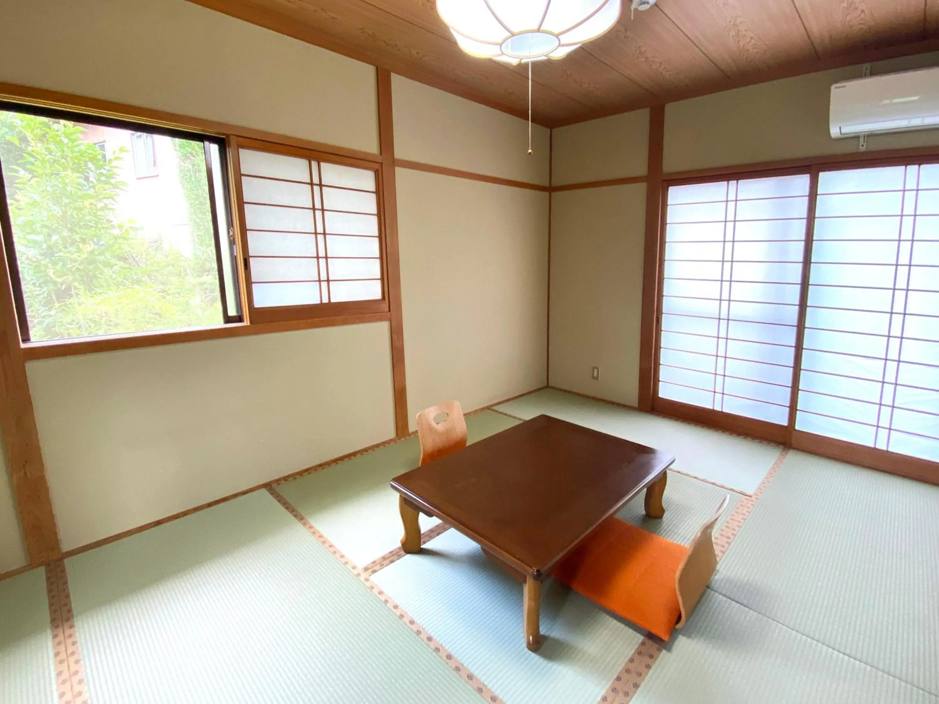 Japanese Style Room with Shared Bathroom in Yufuin Onsen Hasuwa Inn