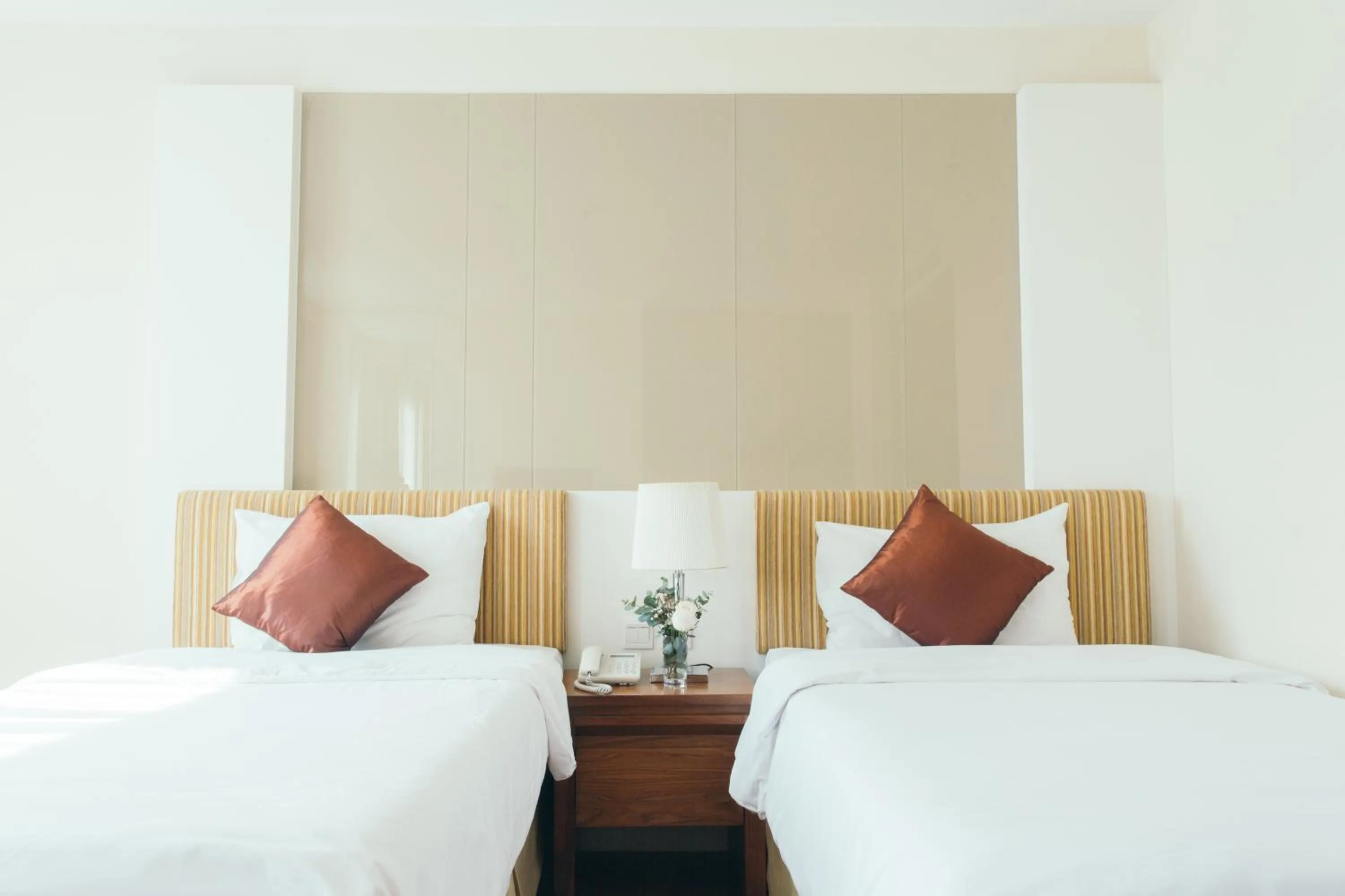 Deluxe Twin Room in Thomson Residence Hotel