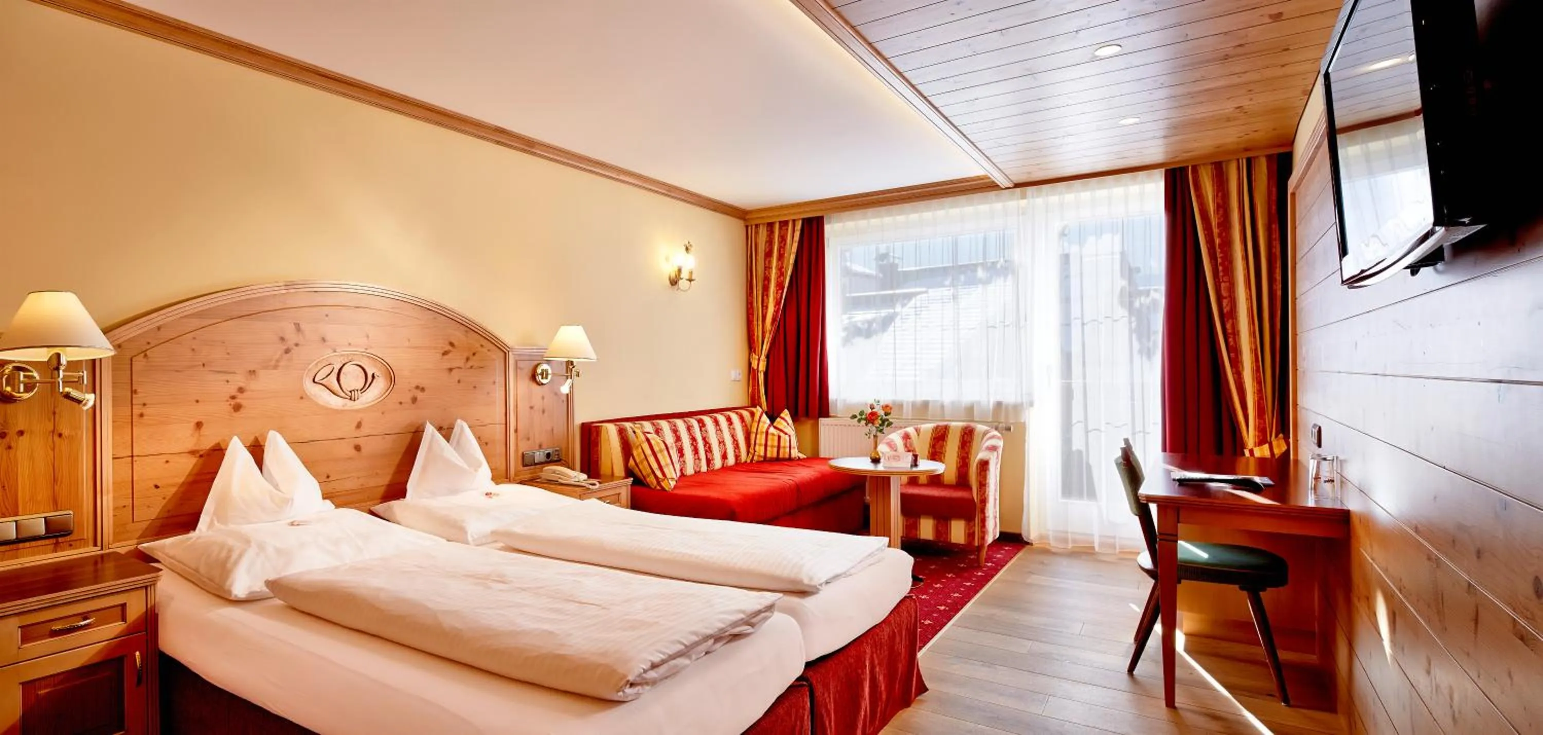 Junior Suite with Garden View - single occupancy in Hotel Neue Post