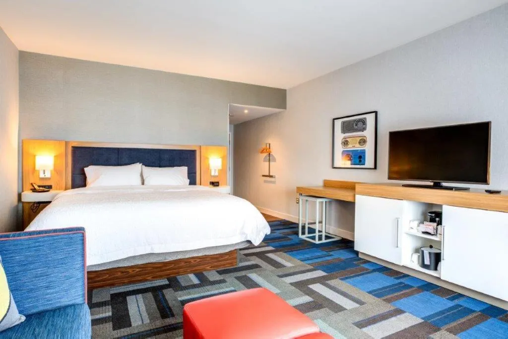 King Room - Hearing Access/Non-Smoking in Hampton Inn & Suites Boston/Waltham
