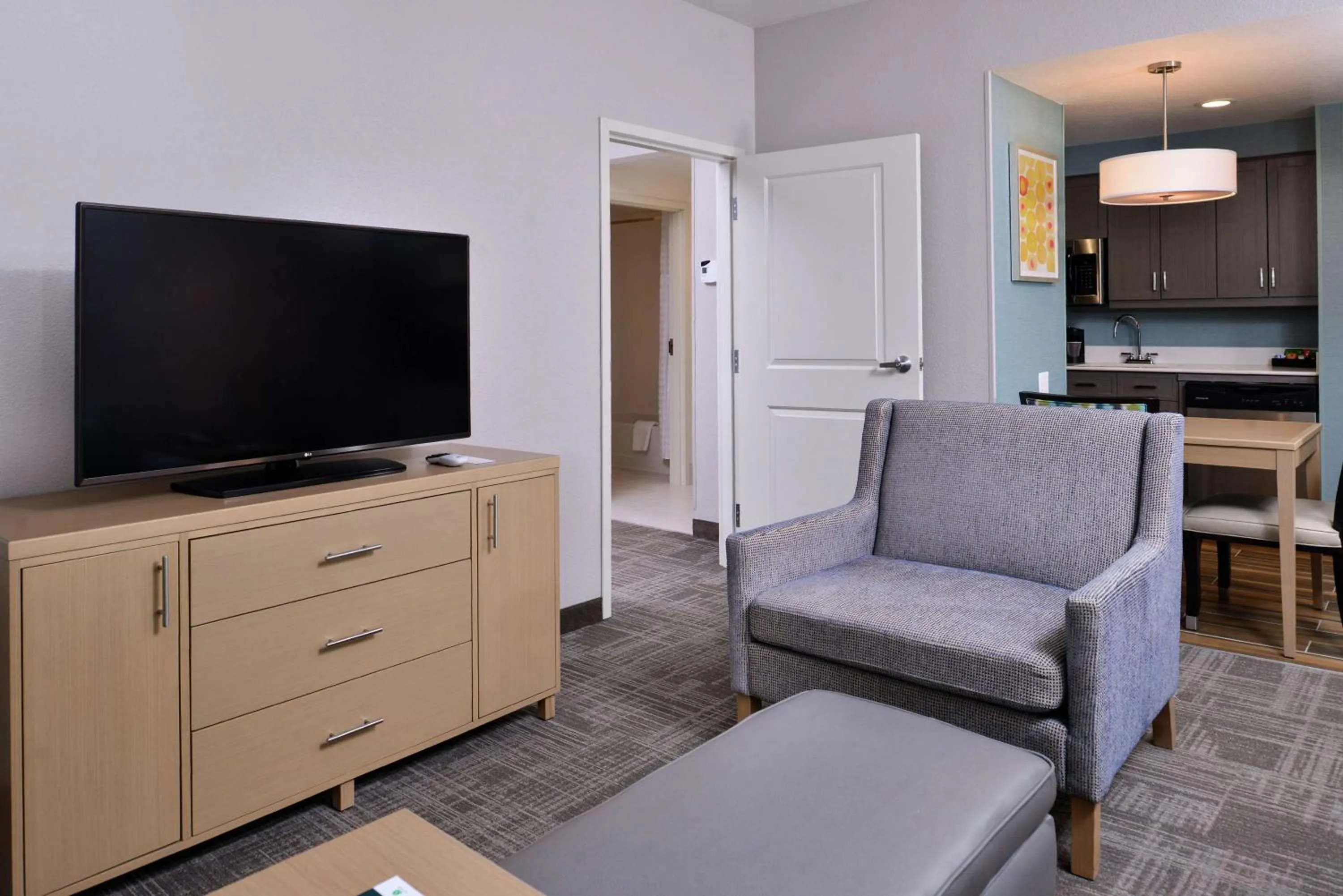 One-Bedroom King Suite - Non-Smoking in Homewood Suites Des Moines Airport