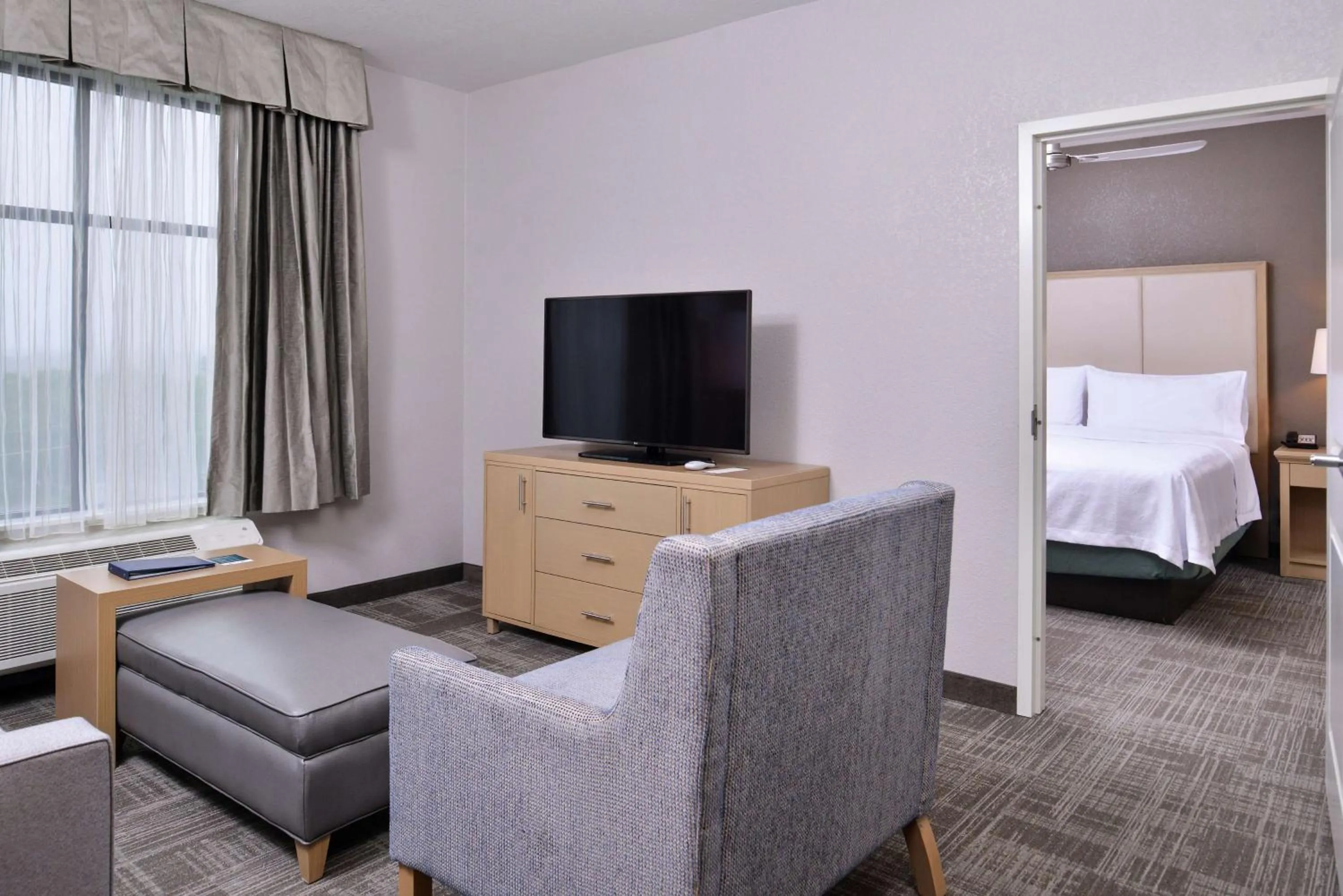 King Suite - Hearing Access/Non-Smoking in Homewood Suites Des Moines Airport