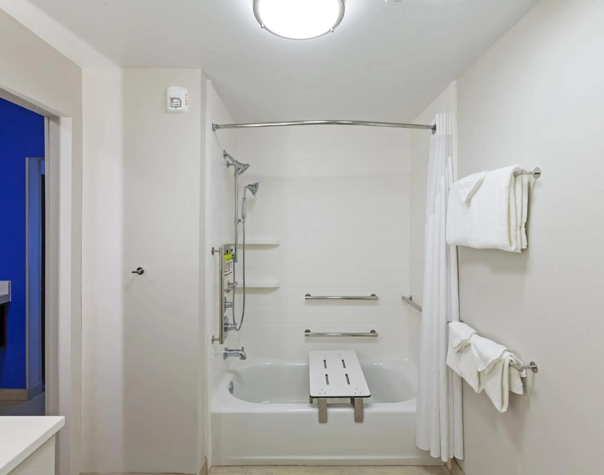 King Room - Disability Access in Holiday Inn Express & Suites Tulsa South - Woodland Hills by IHG