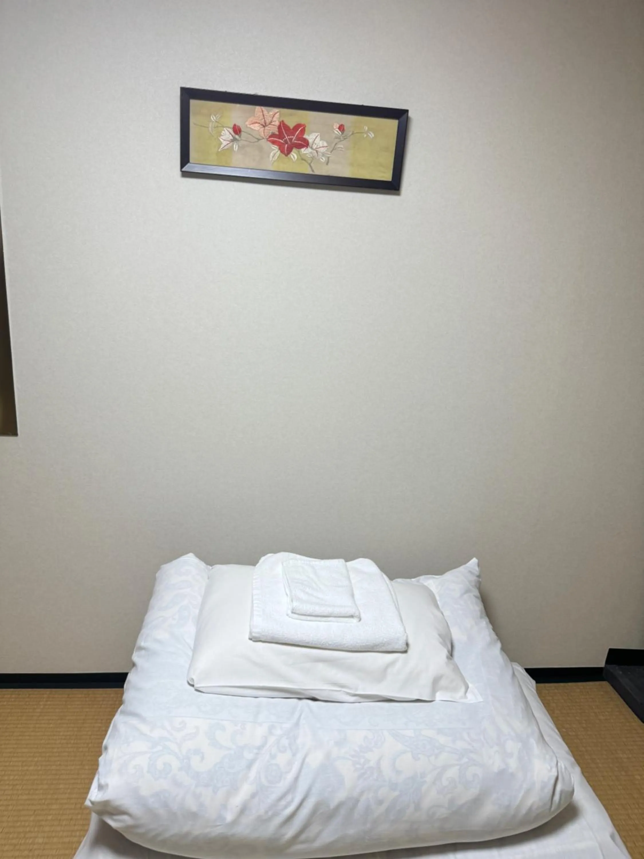 Single Room with Shared Shower and Toilet in Ikoi-no-Ie Guesthouse